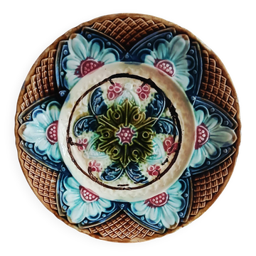 Assiette en barbotine majolique française