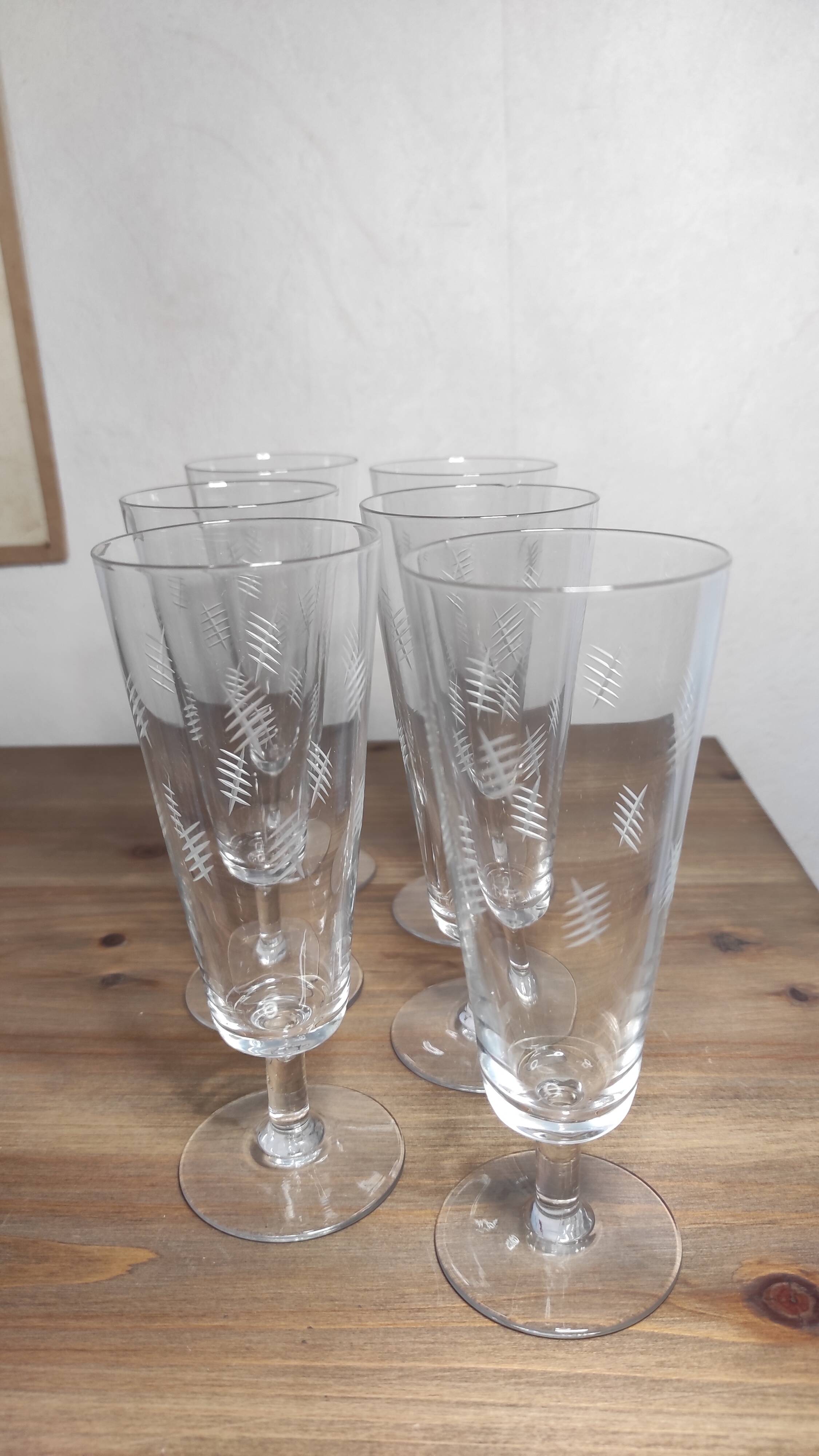 Set of 6 engraved glass champagne flutes