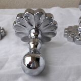 4 chrome-plated brass hooks