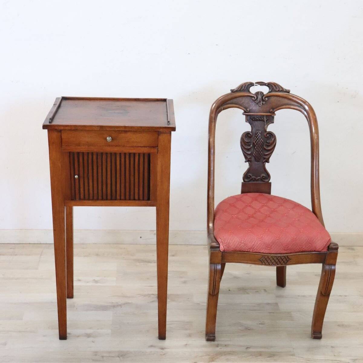 Antique Nightstand In Walnut, Italy Early 19th Century