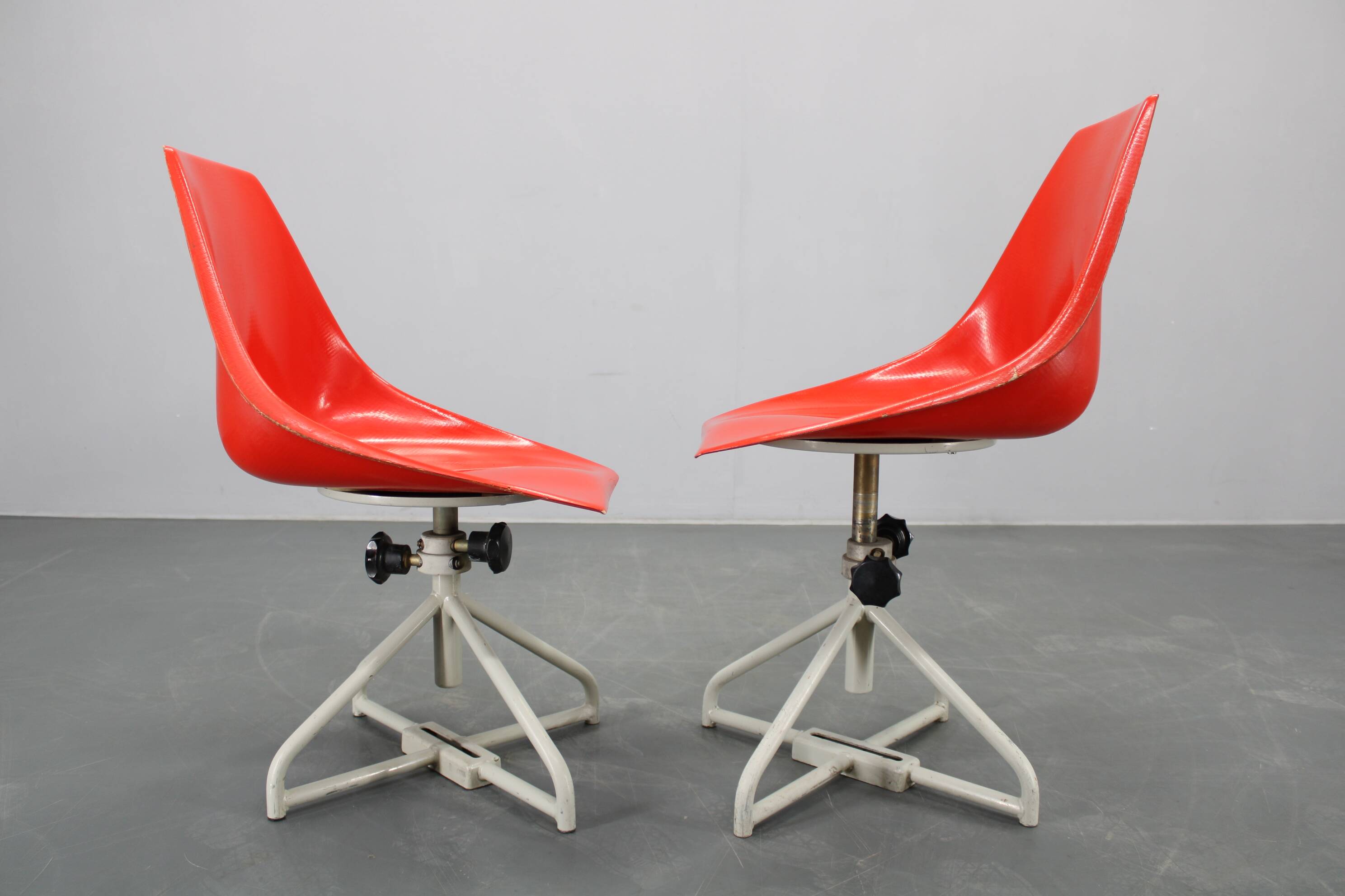 1960s Miroslav Navratil Set of Eight Fiberglass Chairs for Vertex, Czechosl