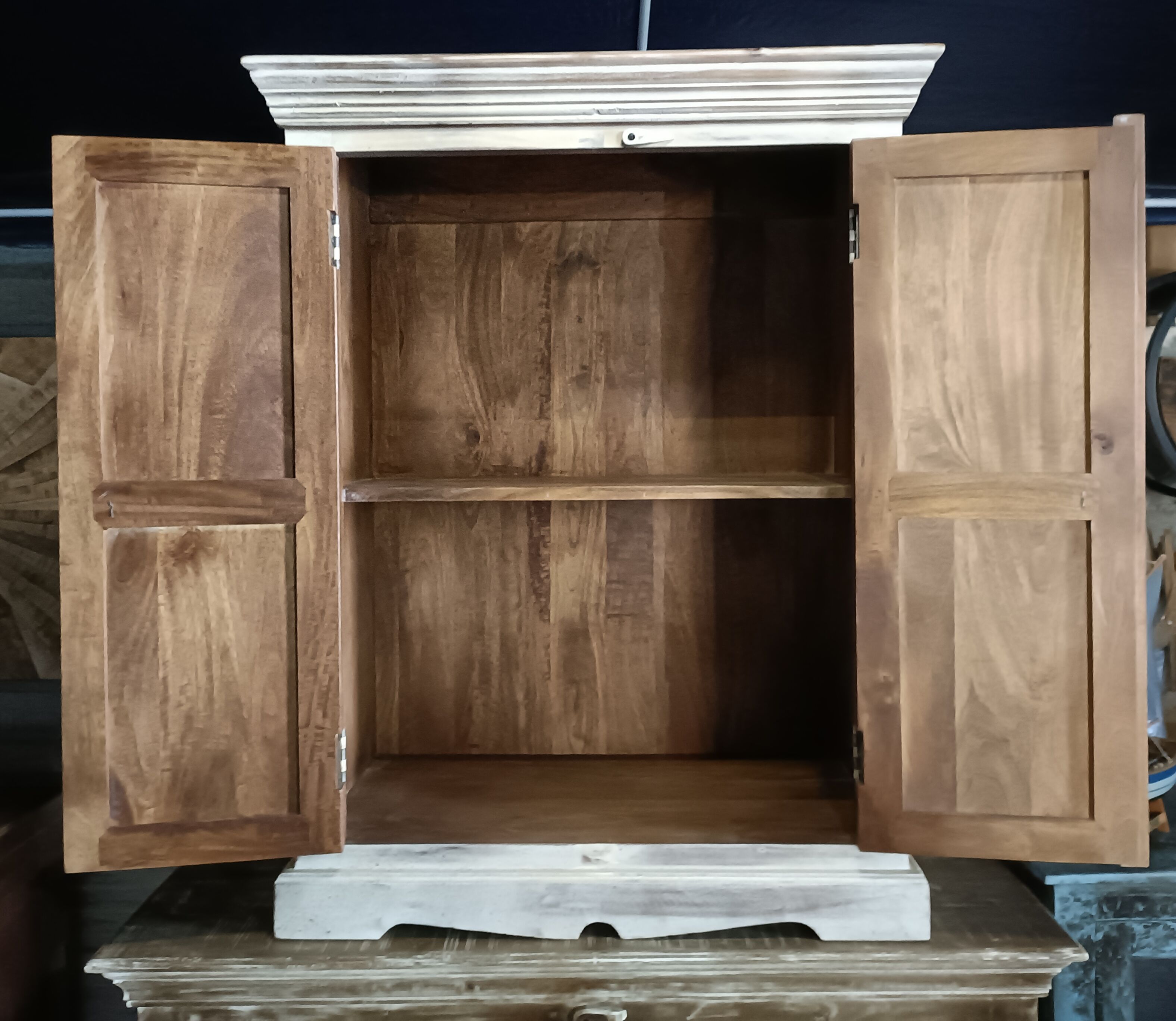 White chest of drawers