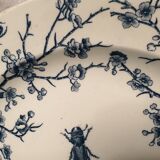 Serving dish décor with insects