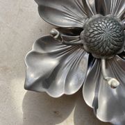 Vintage flower ashtray with removable petals