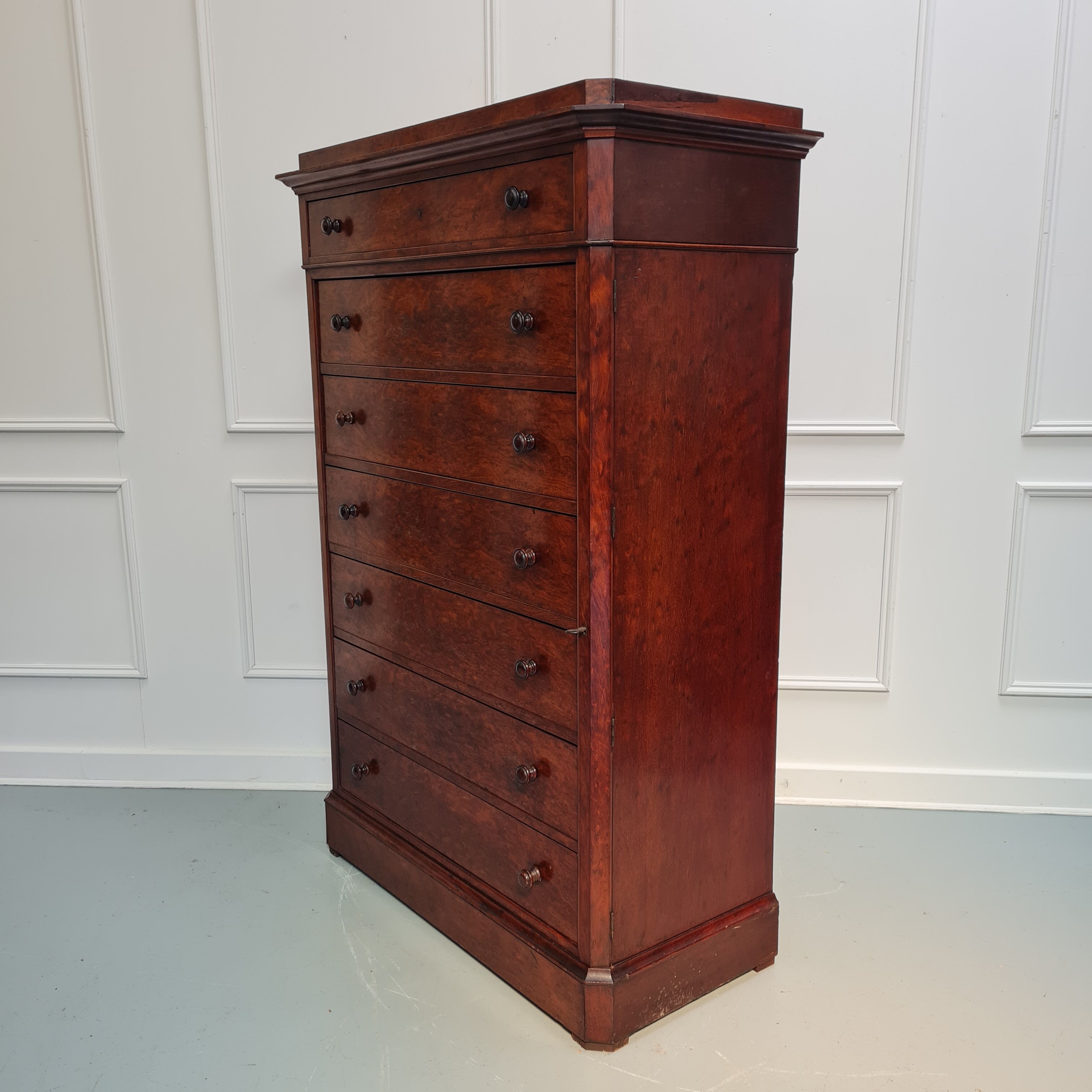 Chest of drawers