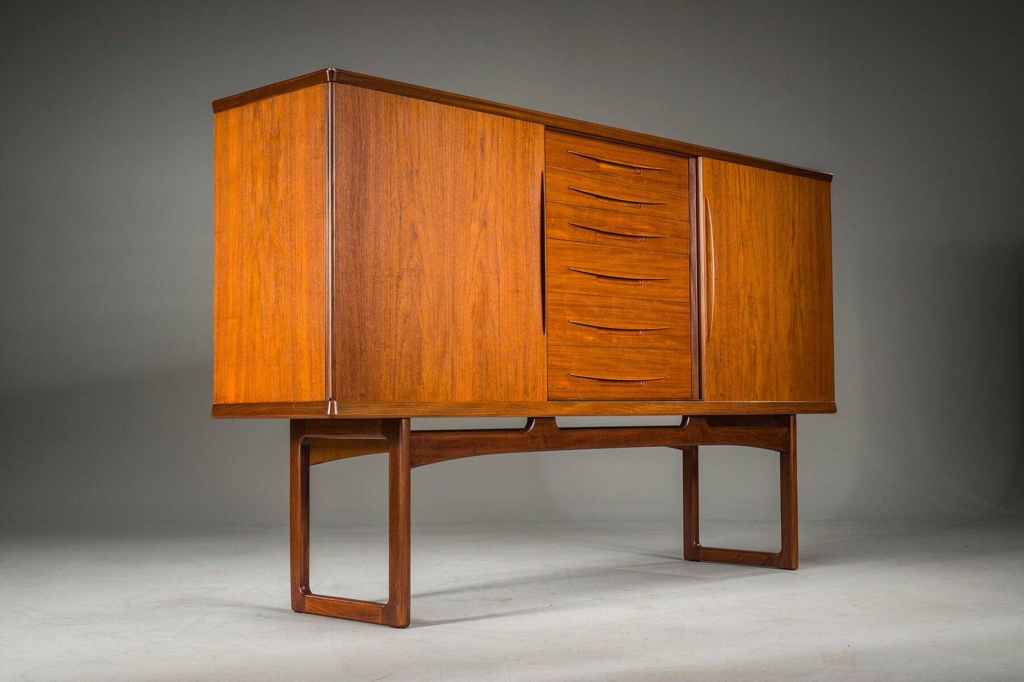 Buffet danois en teck par Arne Vodder pour Vamo Sønderborg, années 1960