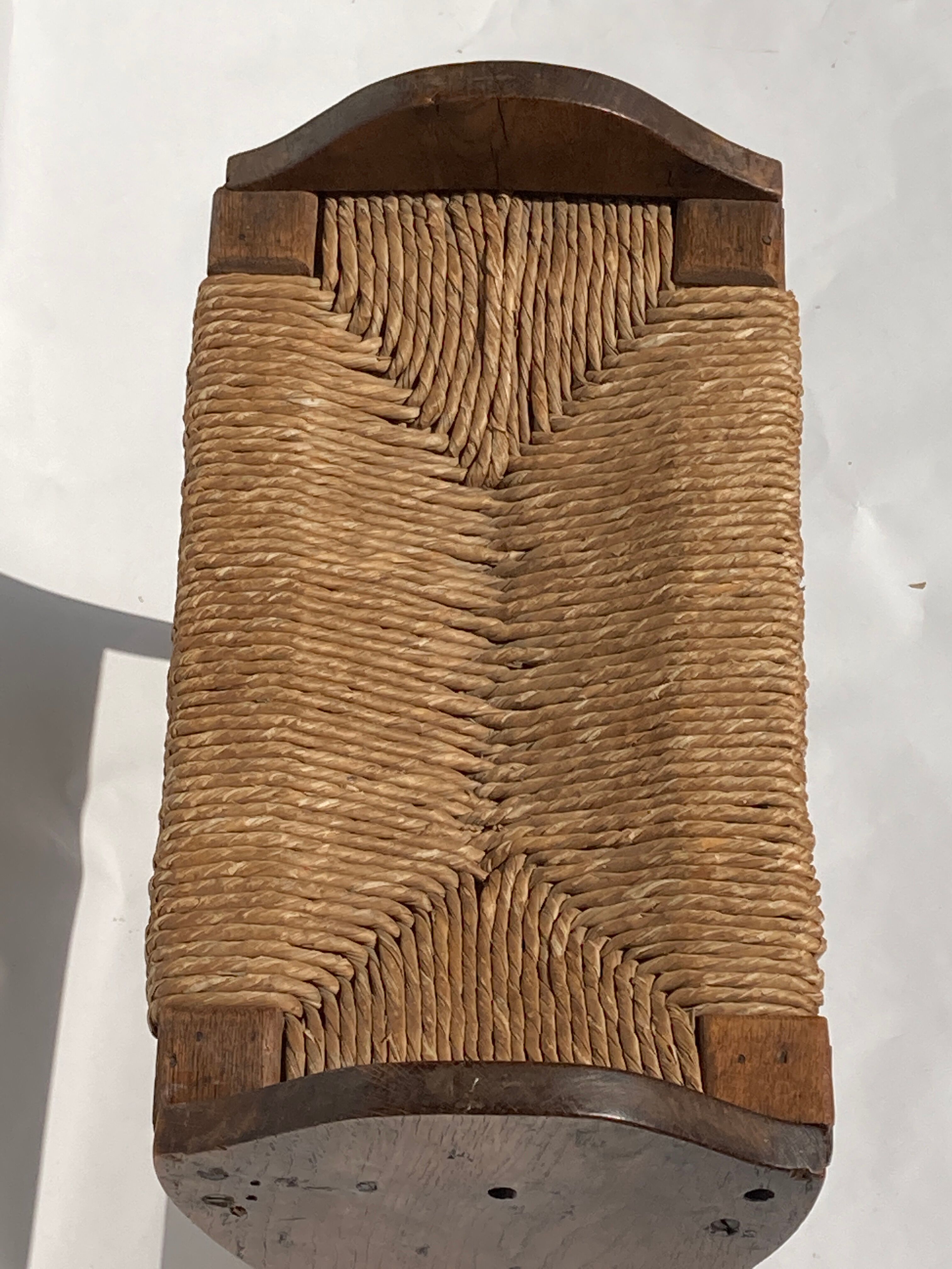 Tabouret en osier monastry antique ou hocker