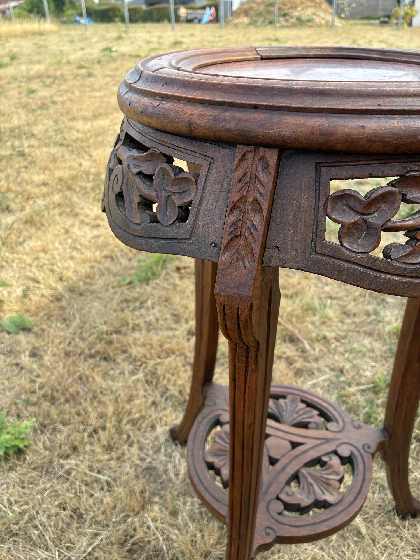 Guéridon or side table from the 1930s.