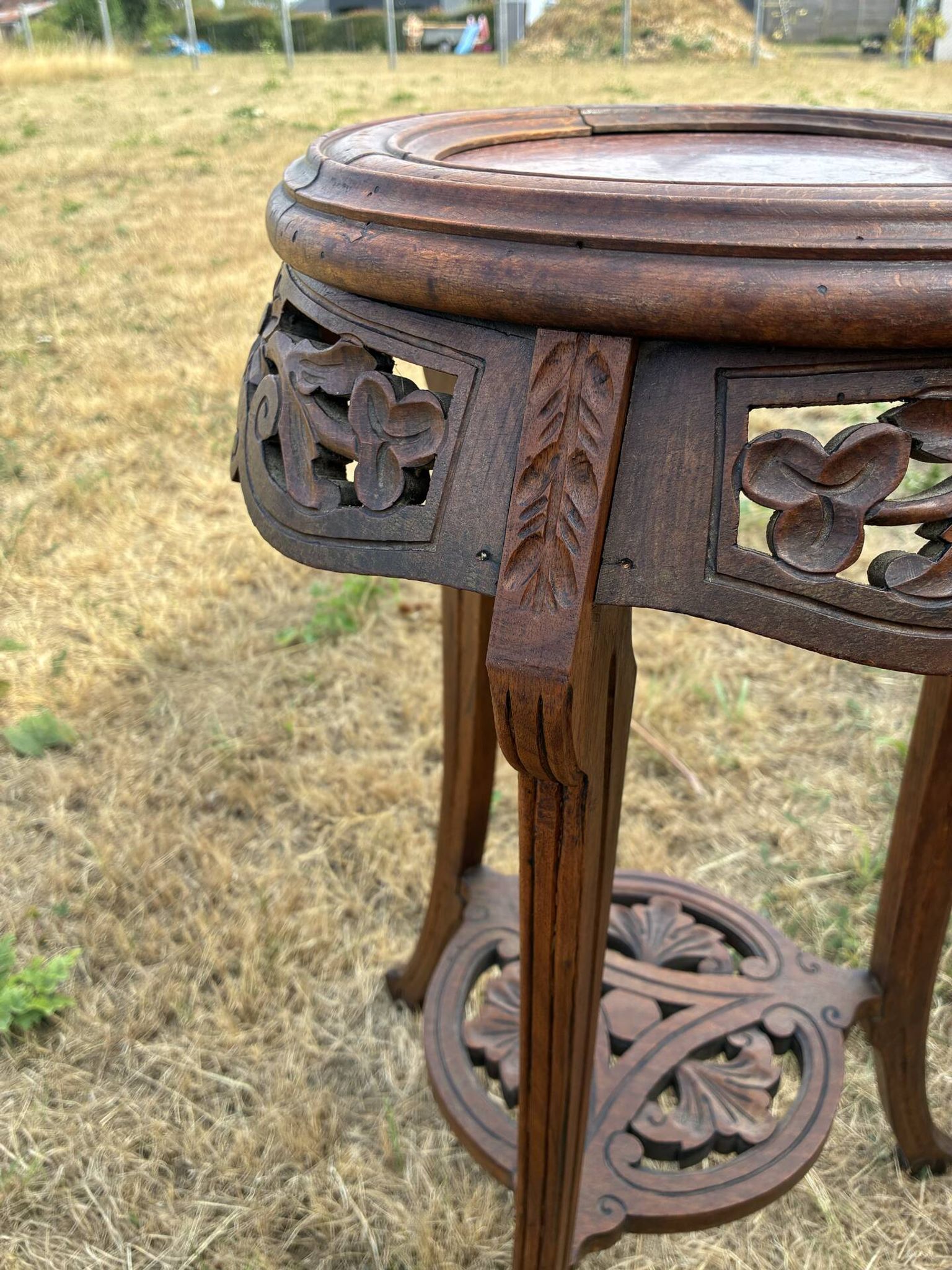 Guéridon or side table from the 1930s.