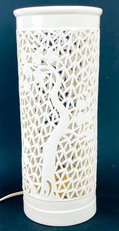 Openwork lamp in white Chinese porcelain – 31 cm
