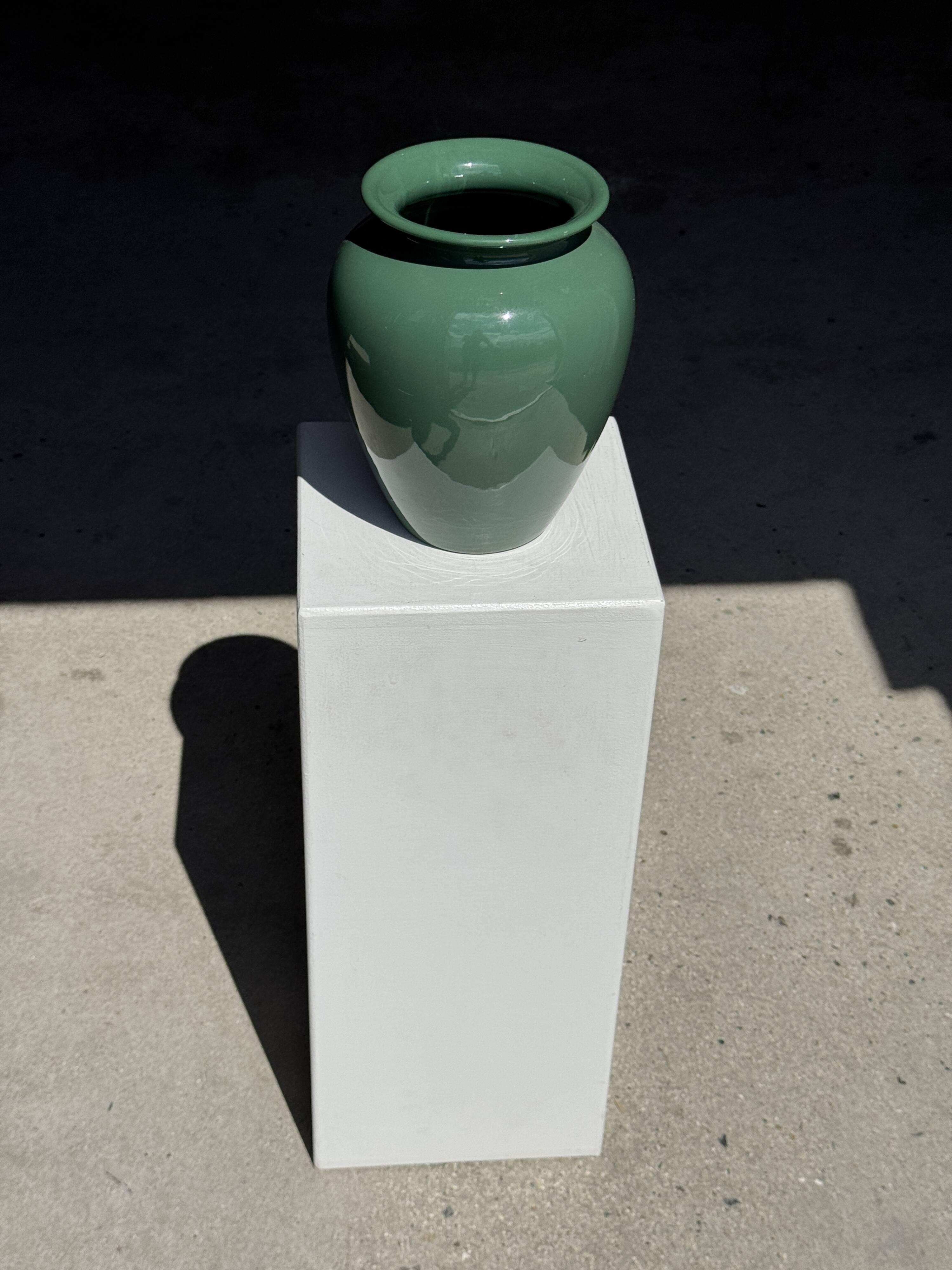 Large deep water green ceramic vase H26 D22