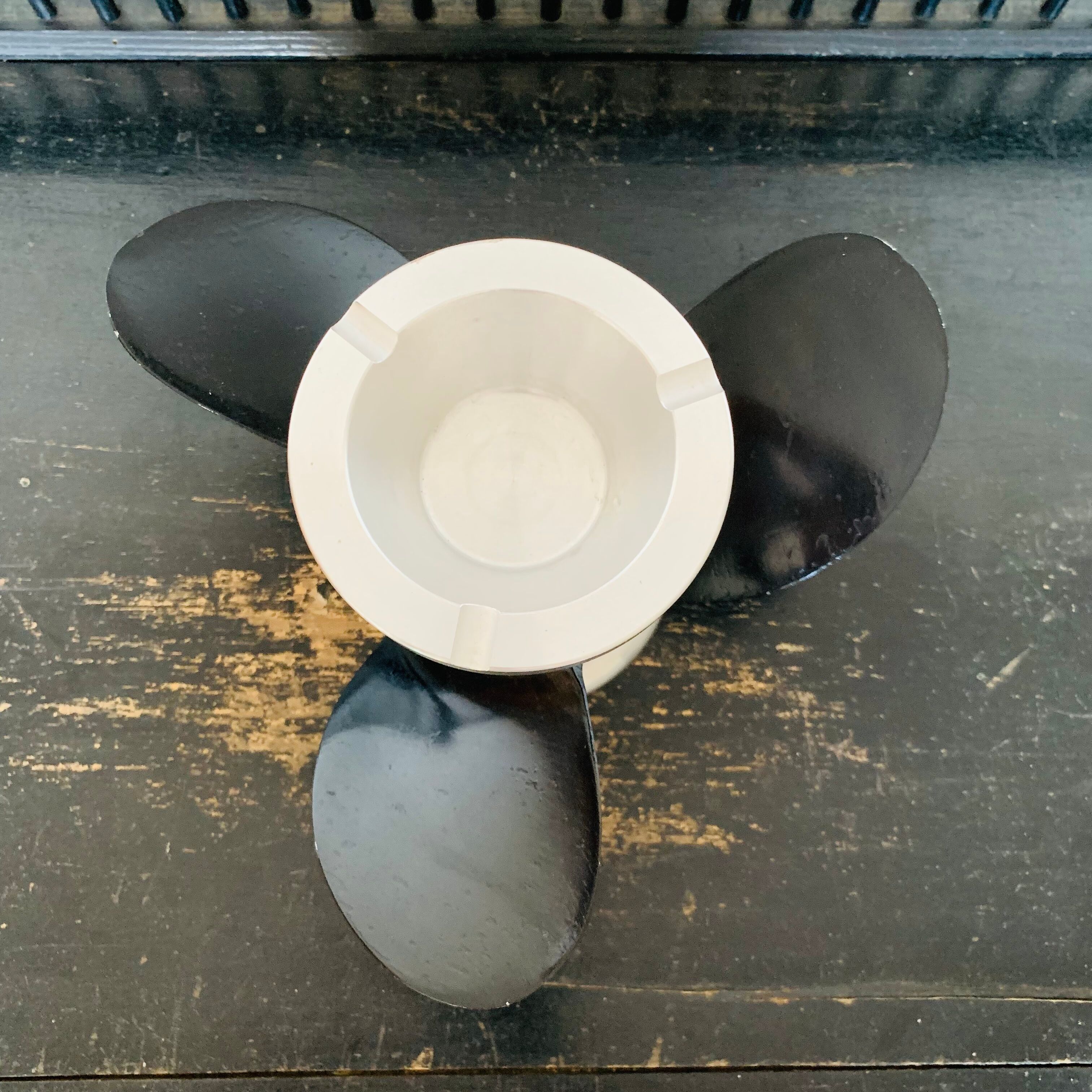 Cendrier « Hélice »