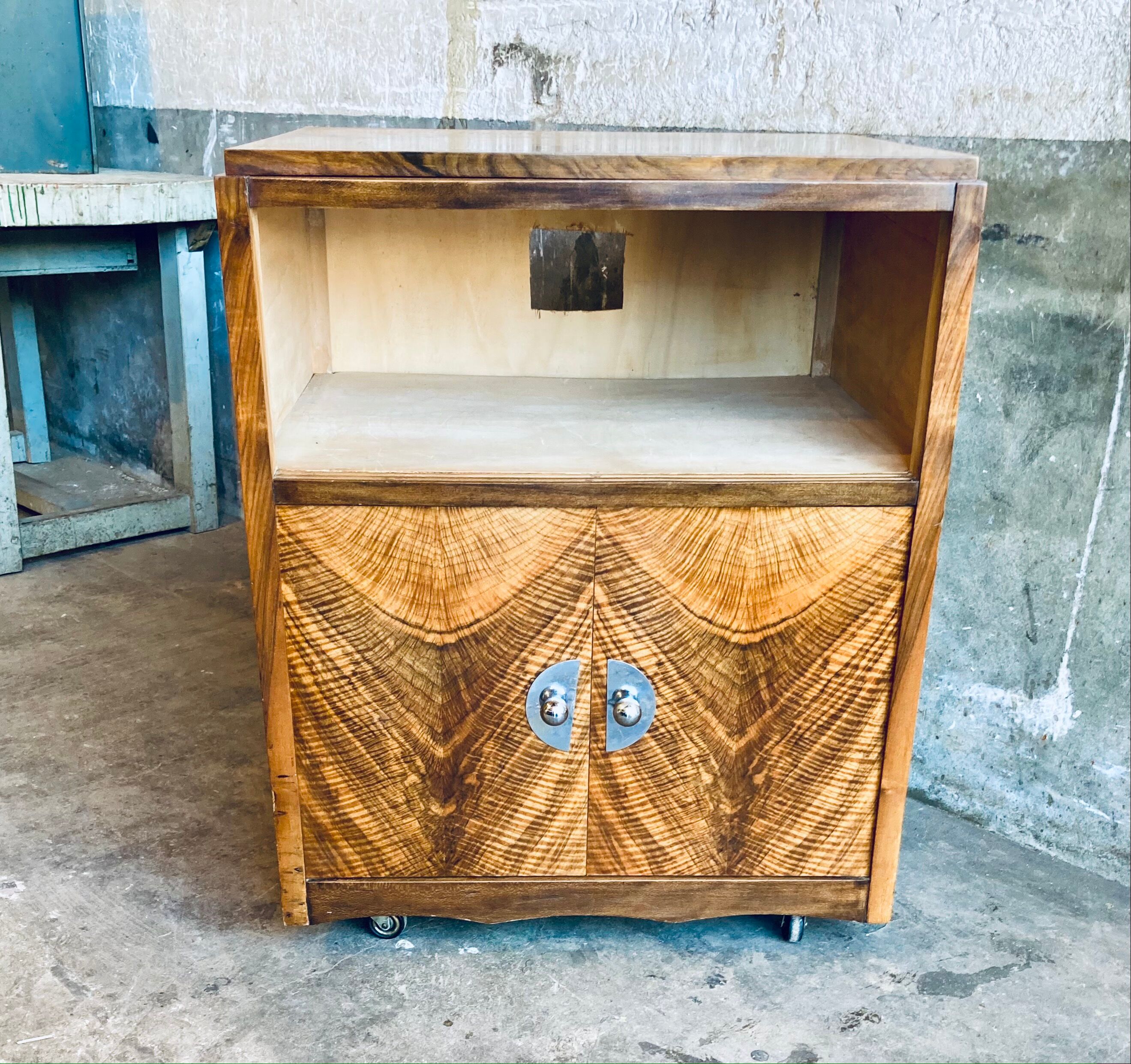 Meuble ailes de papillon