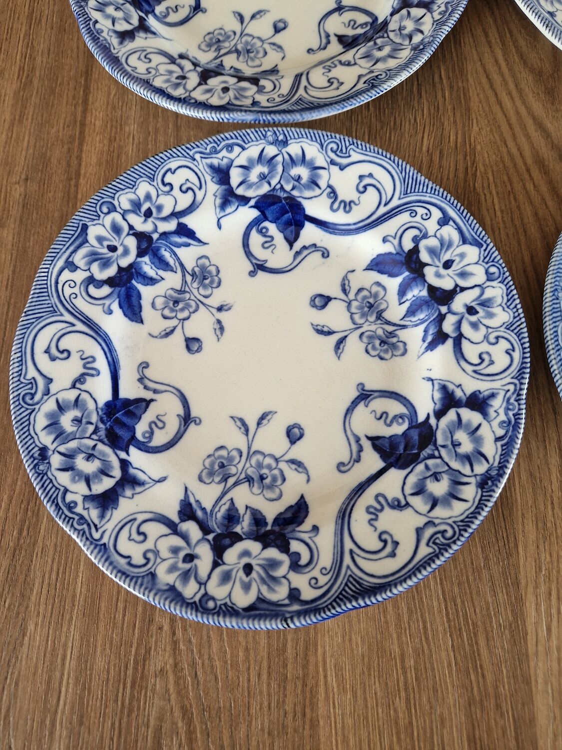 Set of 4 flat plates Creil & Montereau model Flora