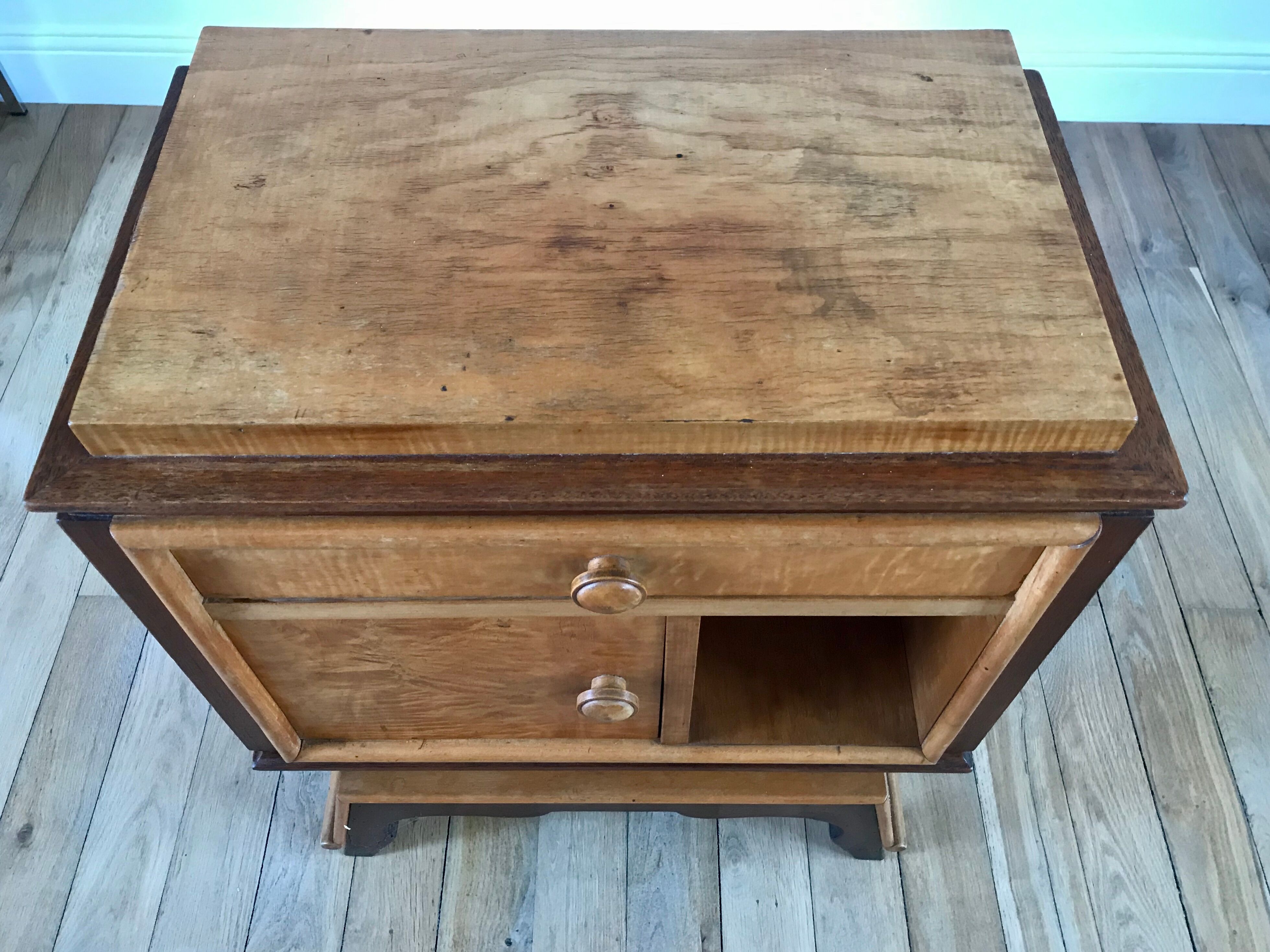 Bedside table in orm magnifying glass art deco 30s