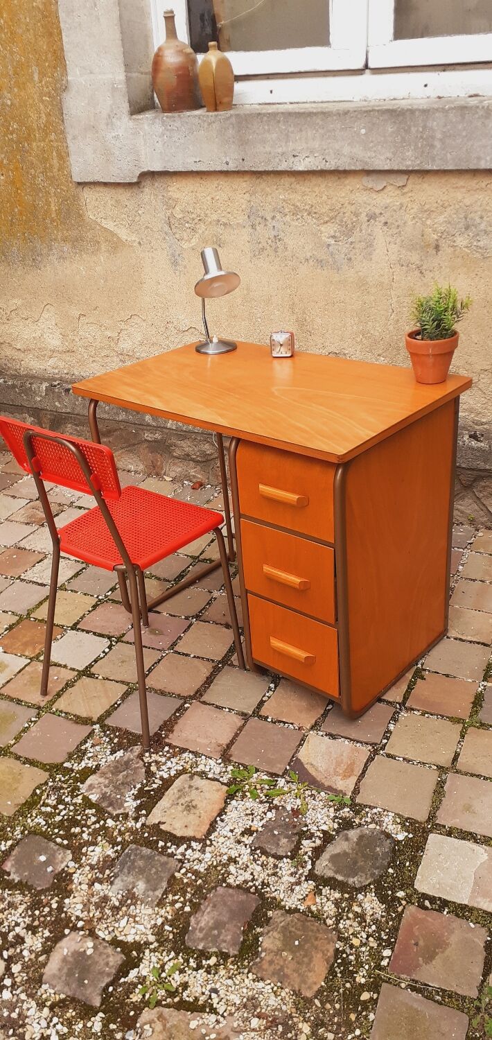 Desk and its vintage chair year 50