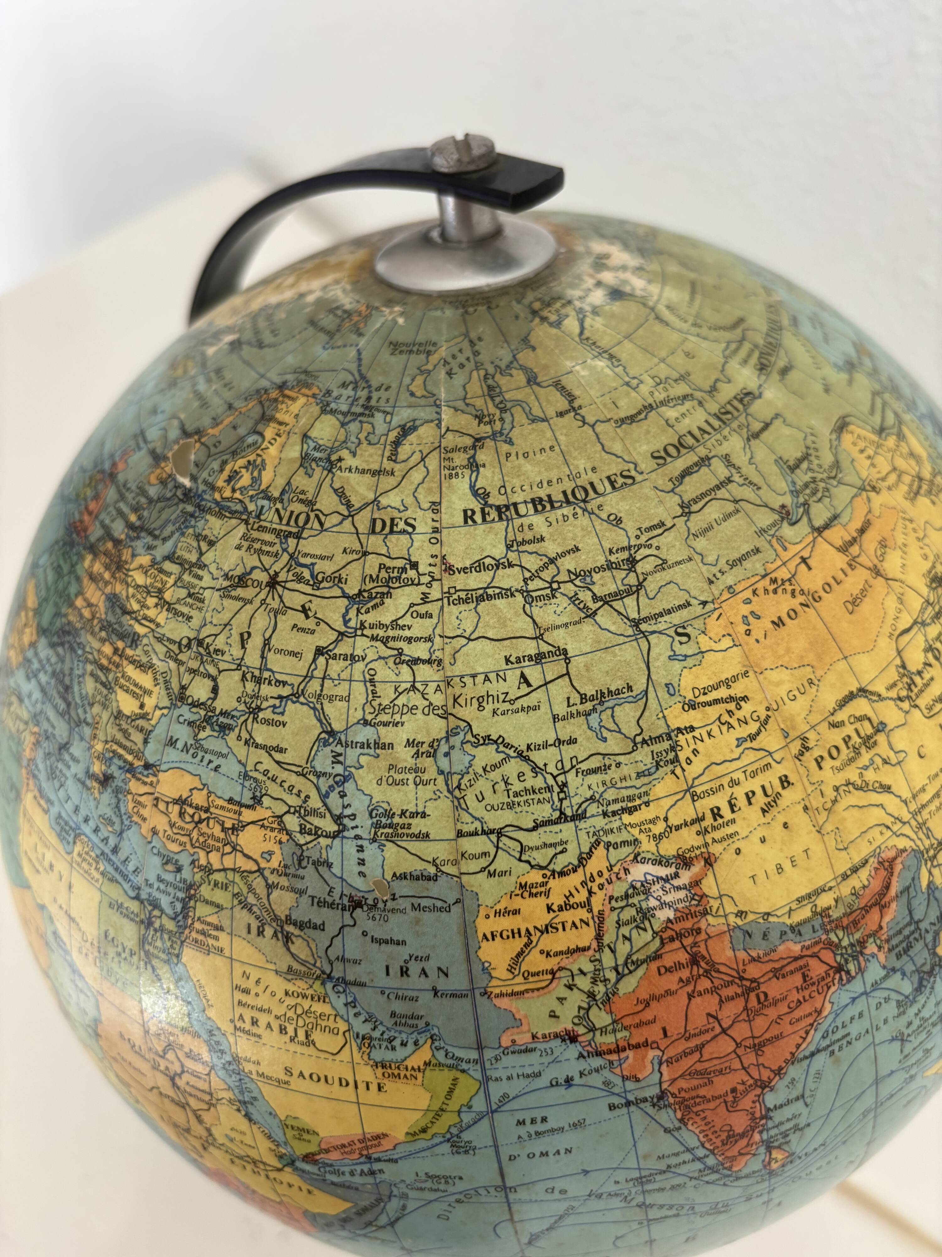 Vintage globe 1962 terrestrial world map glass tripod Taride - 28 cm