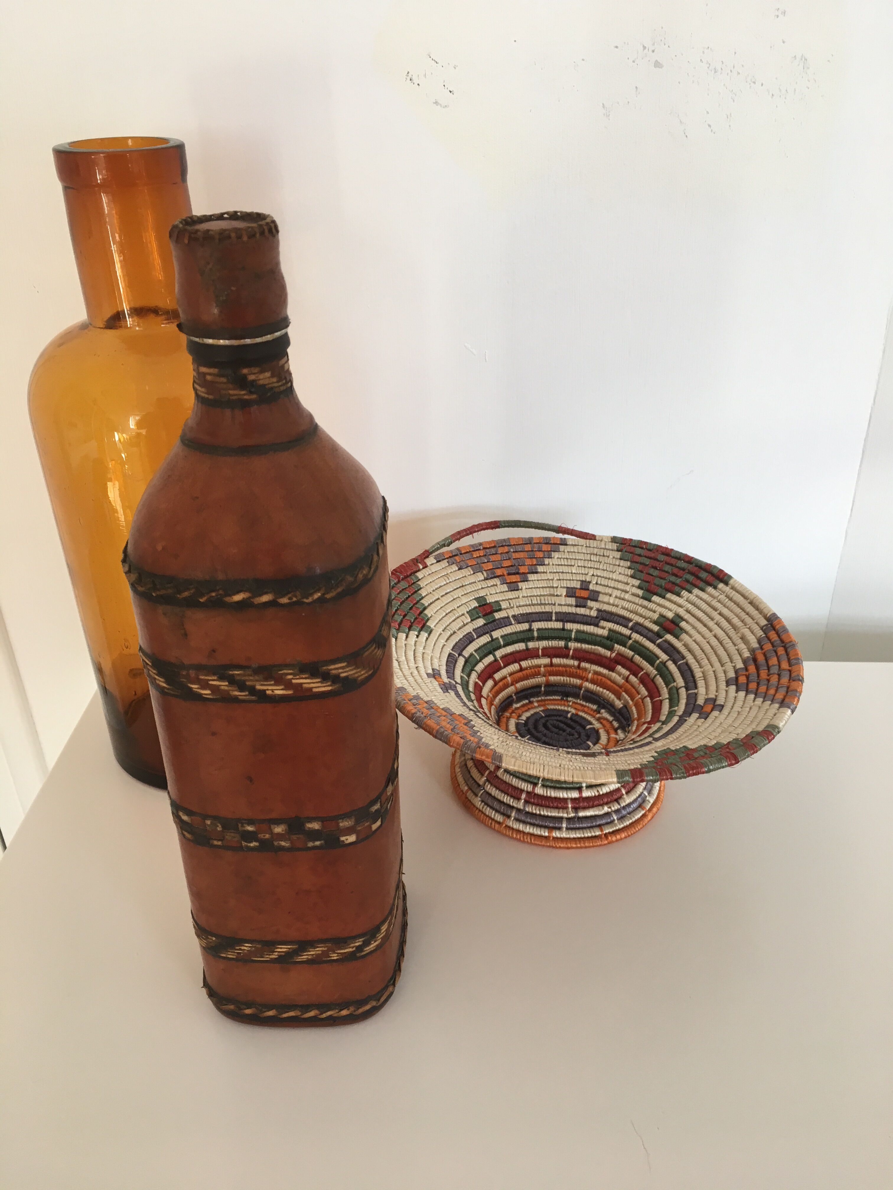 Bouteille marocaine gainée de cuir