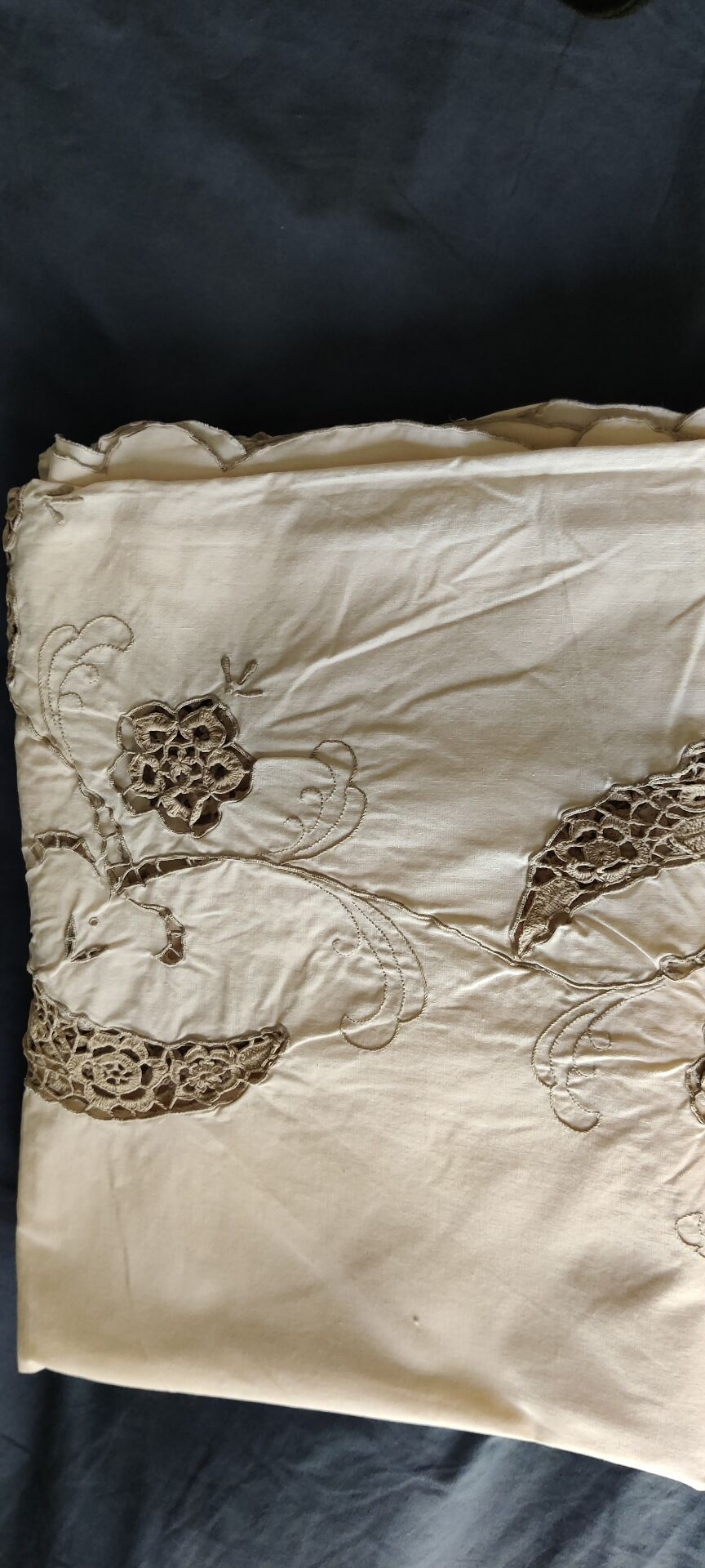 Nappe brodée et ses 12 serviettes