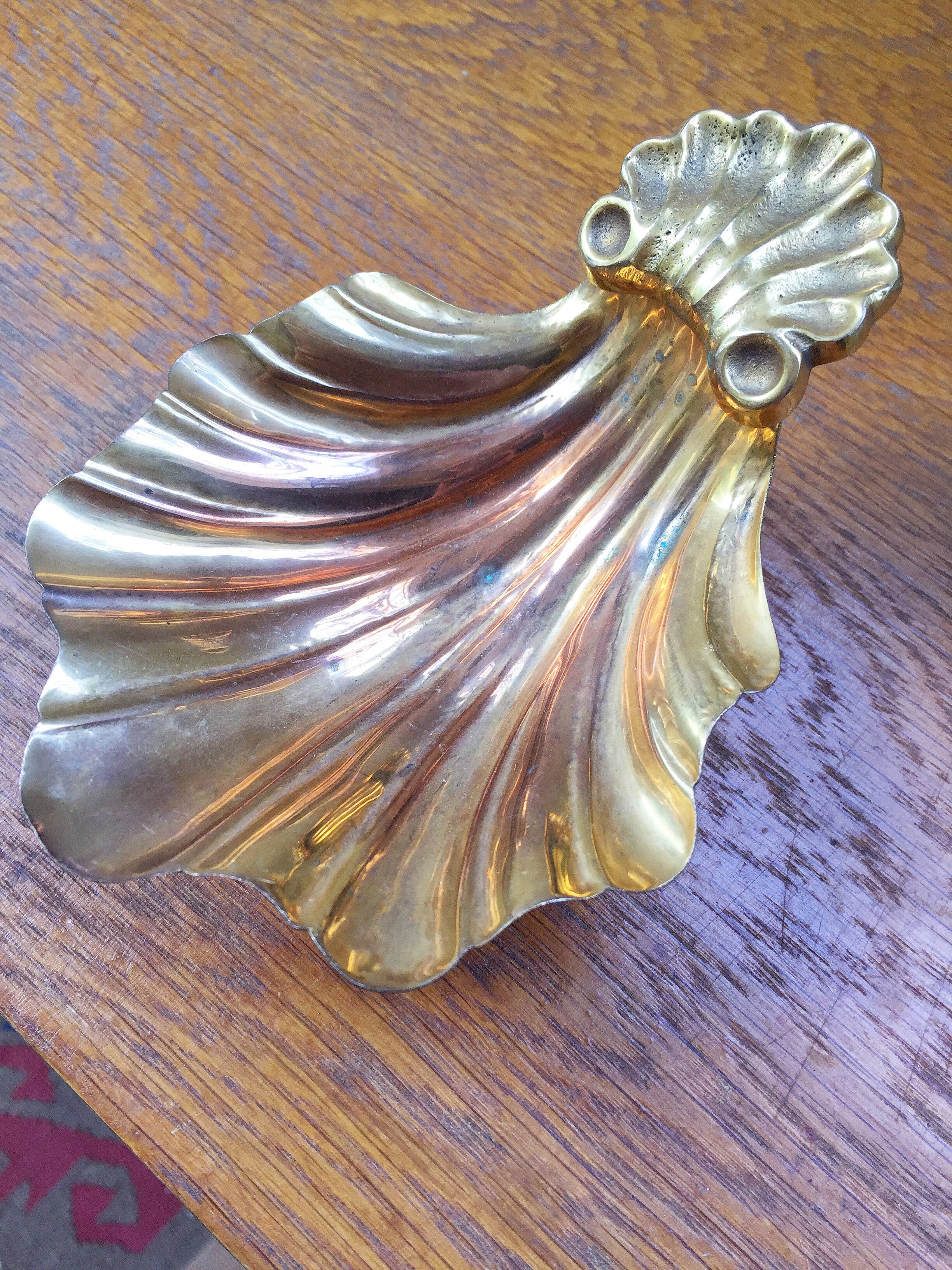 Golden shell ashtray