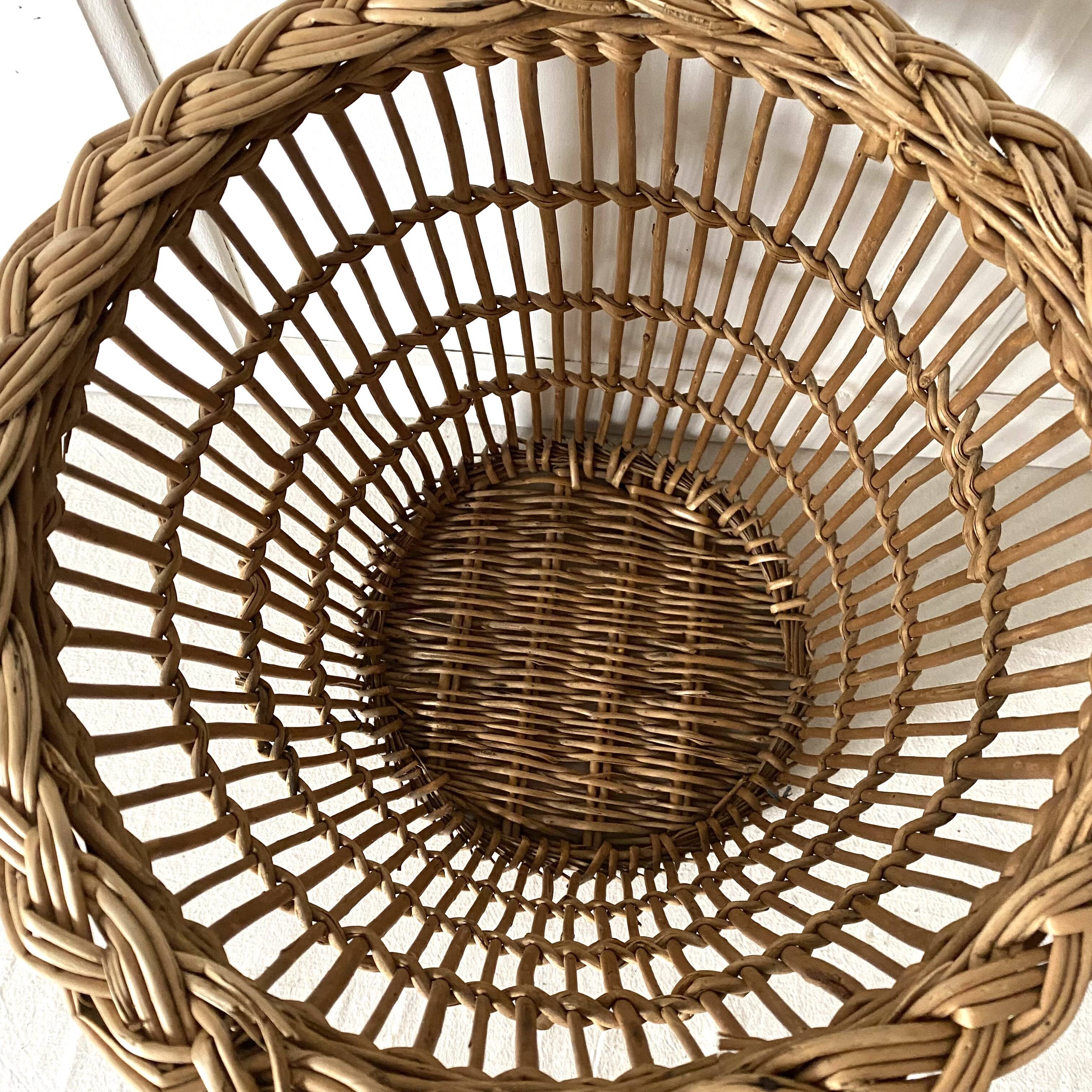 Rattan wastebasket