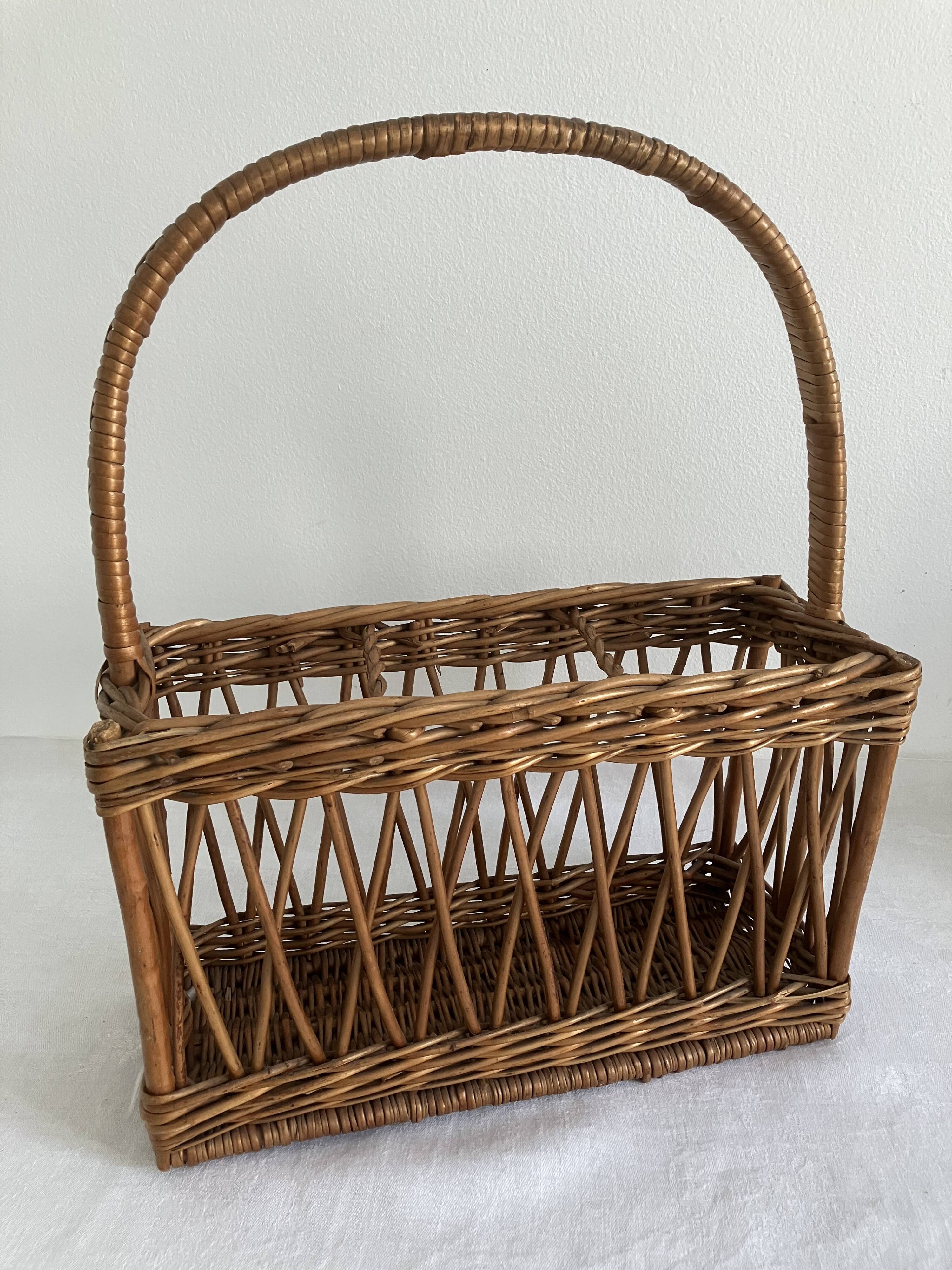 Bottle holder, woven wicker