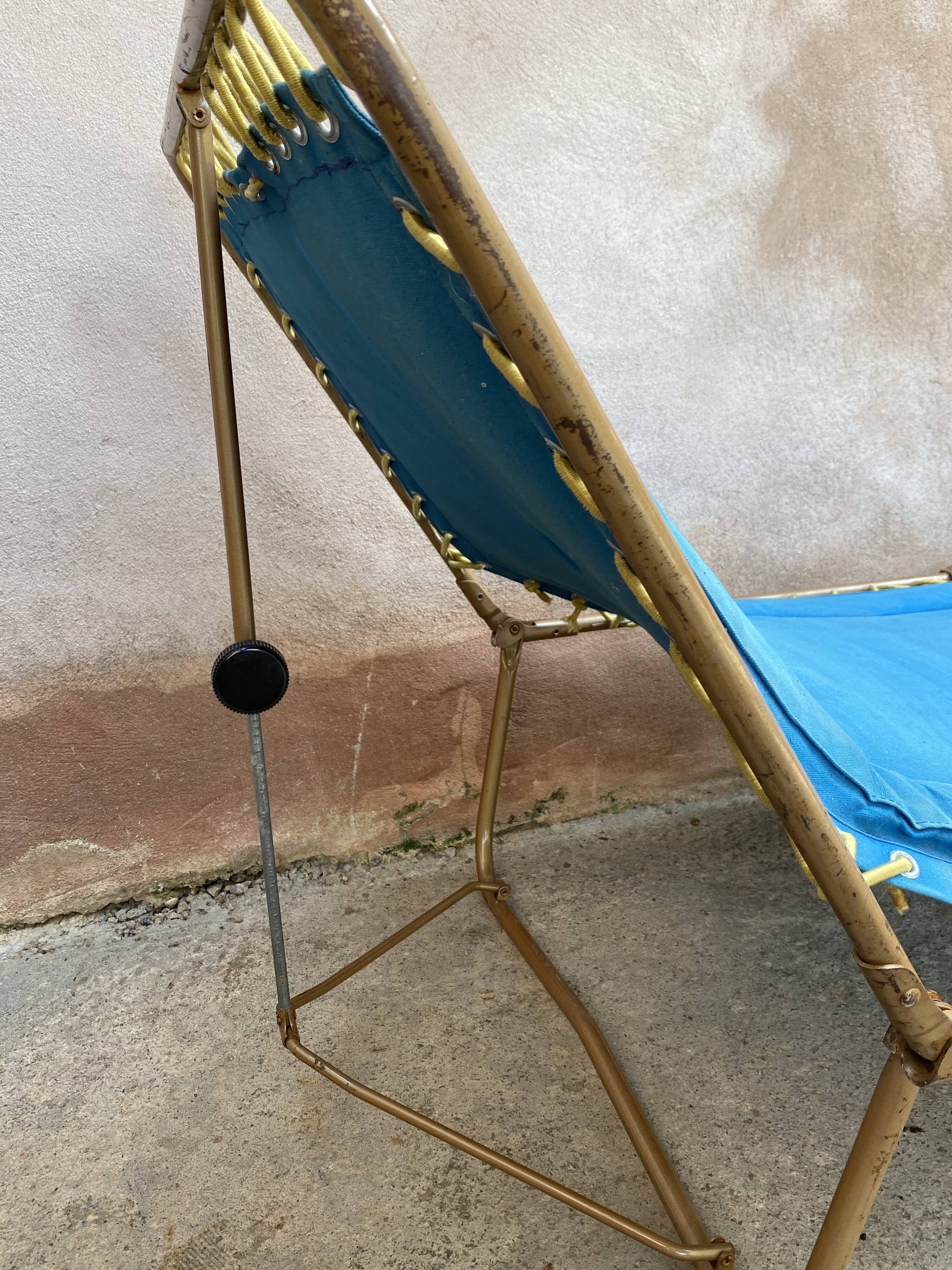 Camp bed or folding deckchair