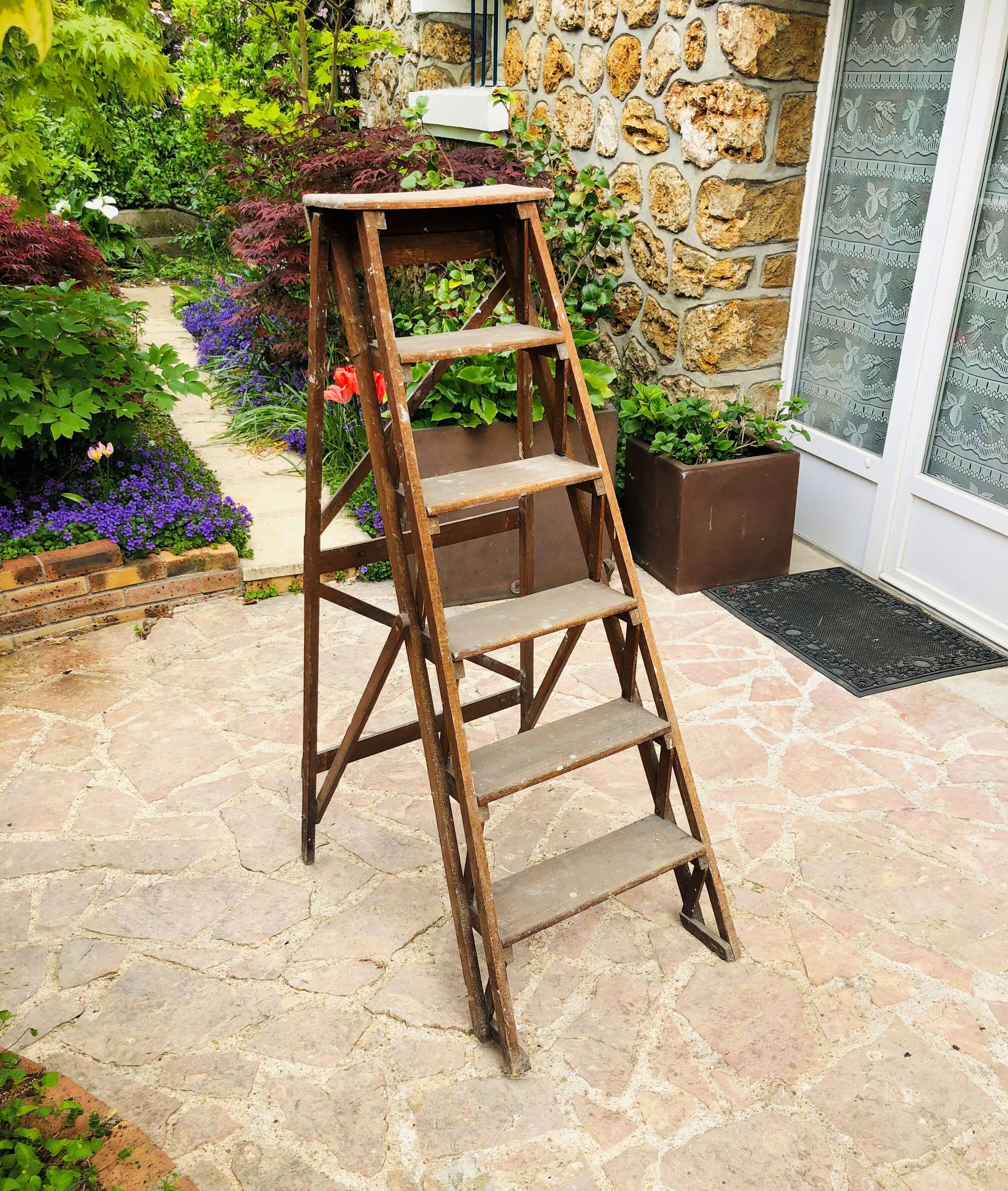 Wooden painter's stepladder
