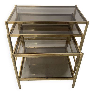 Suite de trois tables gigognes de style en laiton et verre fumé XX siècle