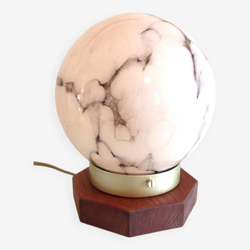 Lampe de chevet globe en opaline rose marbrée / style art deco