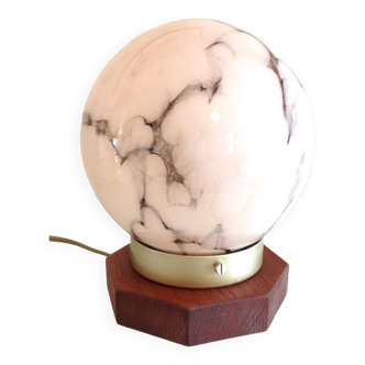 Lampe de chevet globe en opaline rose marbrée / style art deco