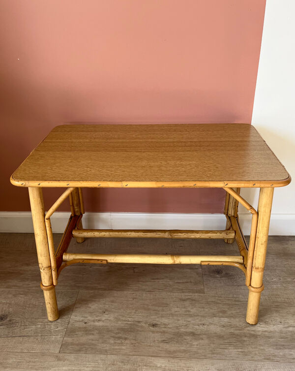 Petite table en rotin
