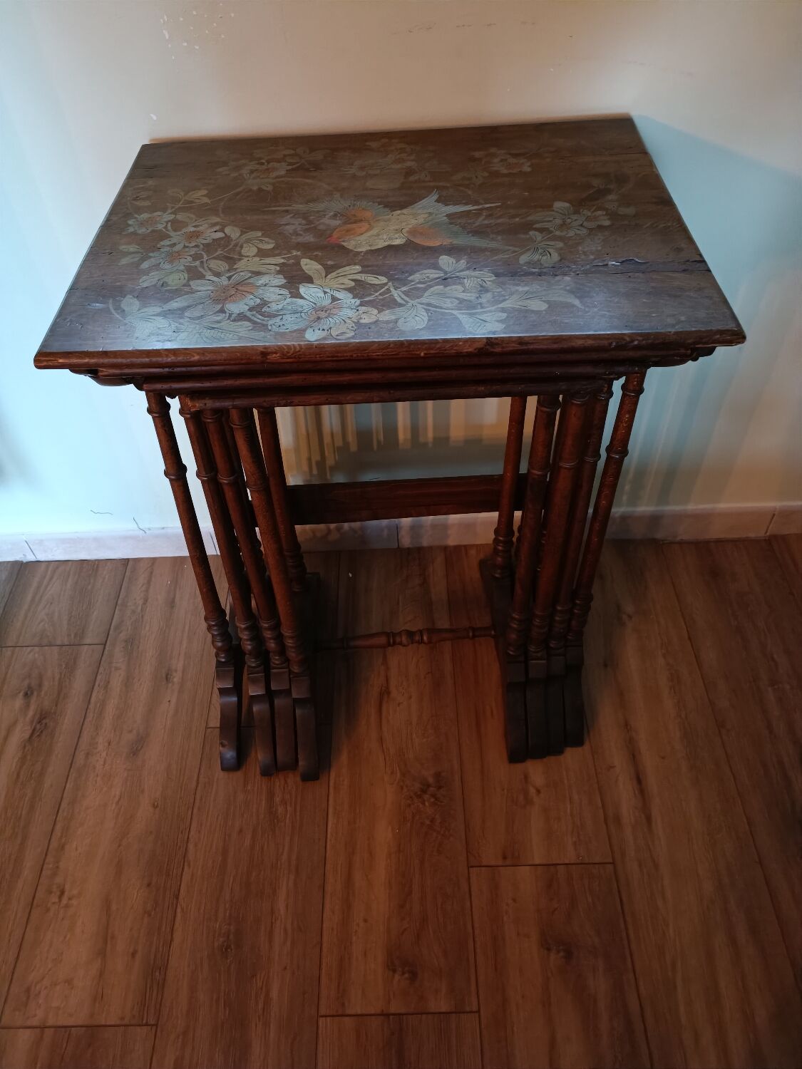 4 nesting tables painted decoration