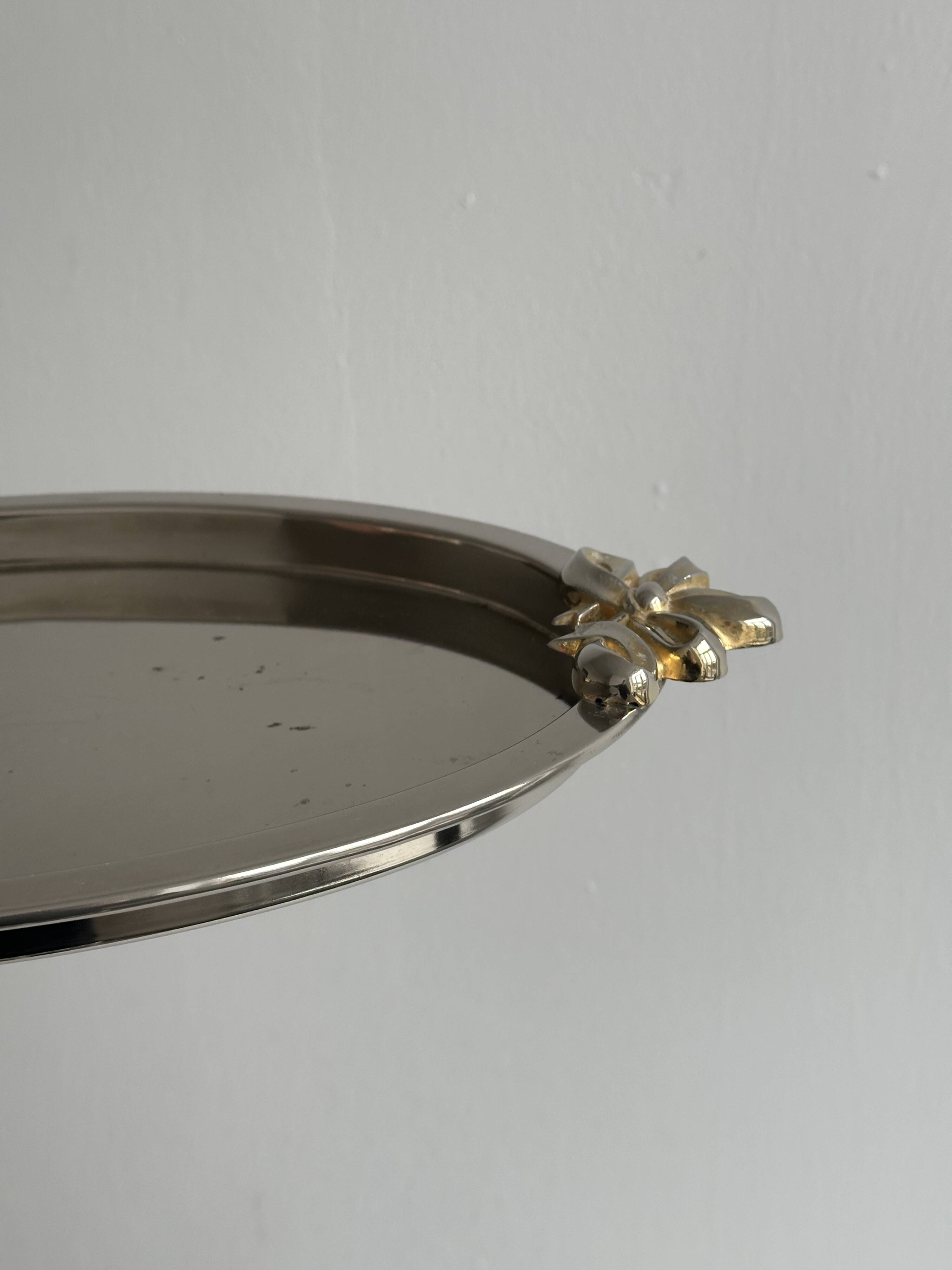 Light metal tray