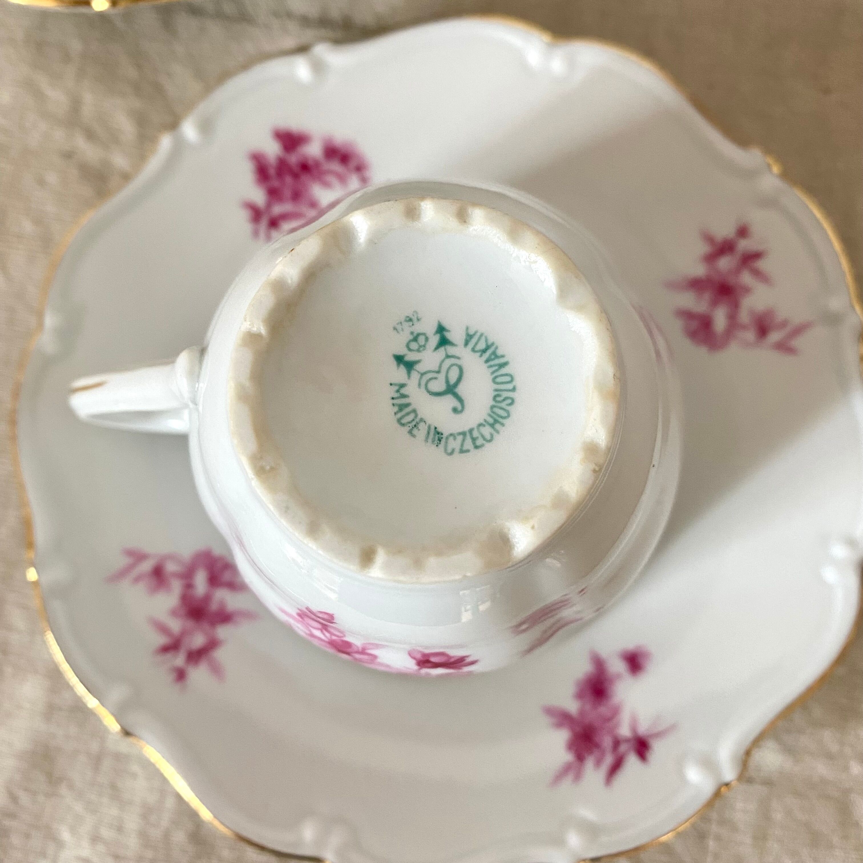 Tasses en porcelaine fleuries