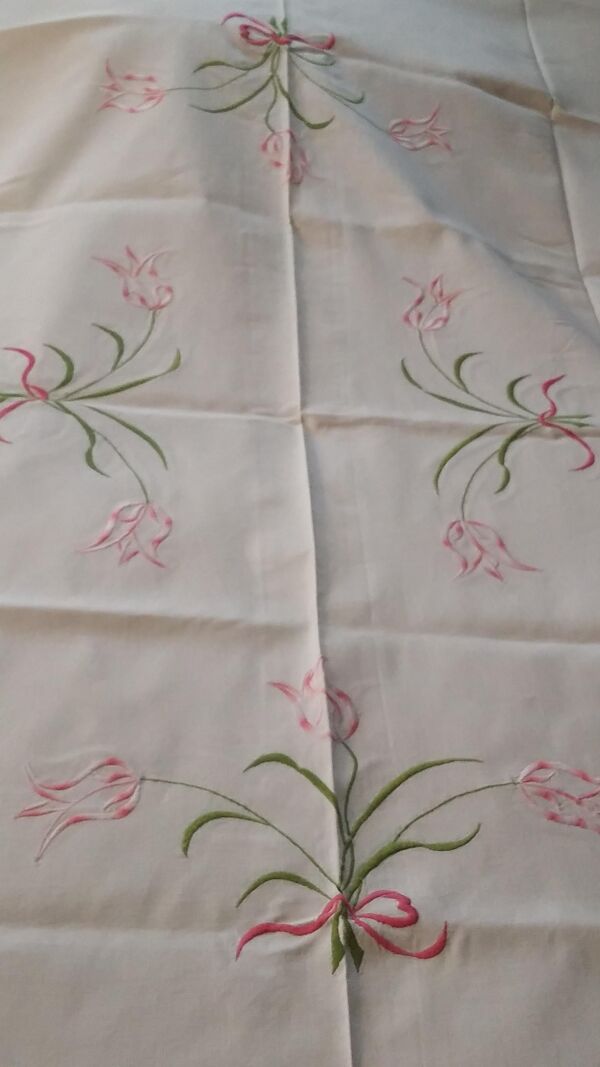 Grande nappe brodée tulipes