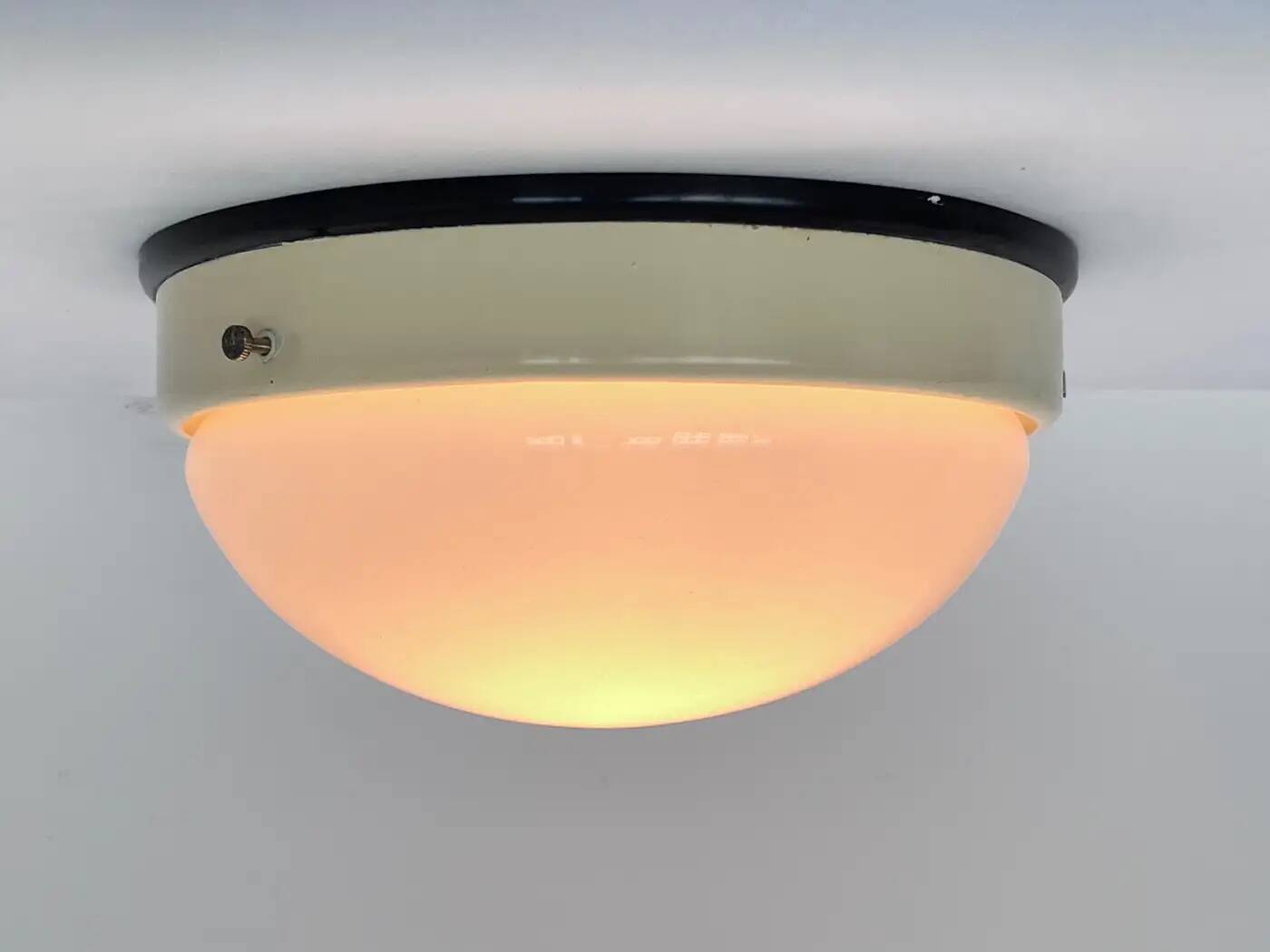 Paire de plafonniers ou appliques encastrées de style Bauhaus en bakélite, années 1940