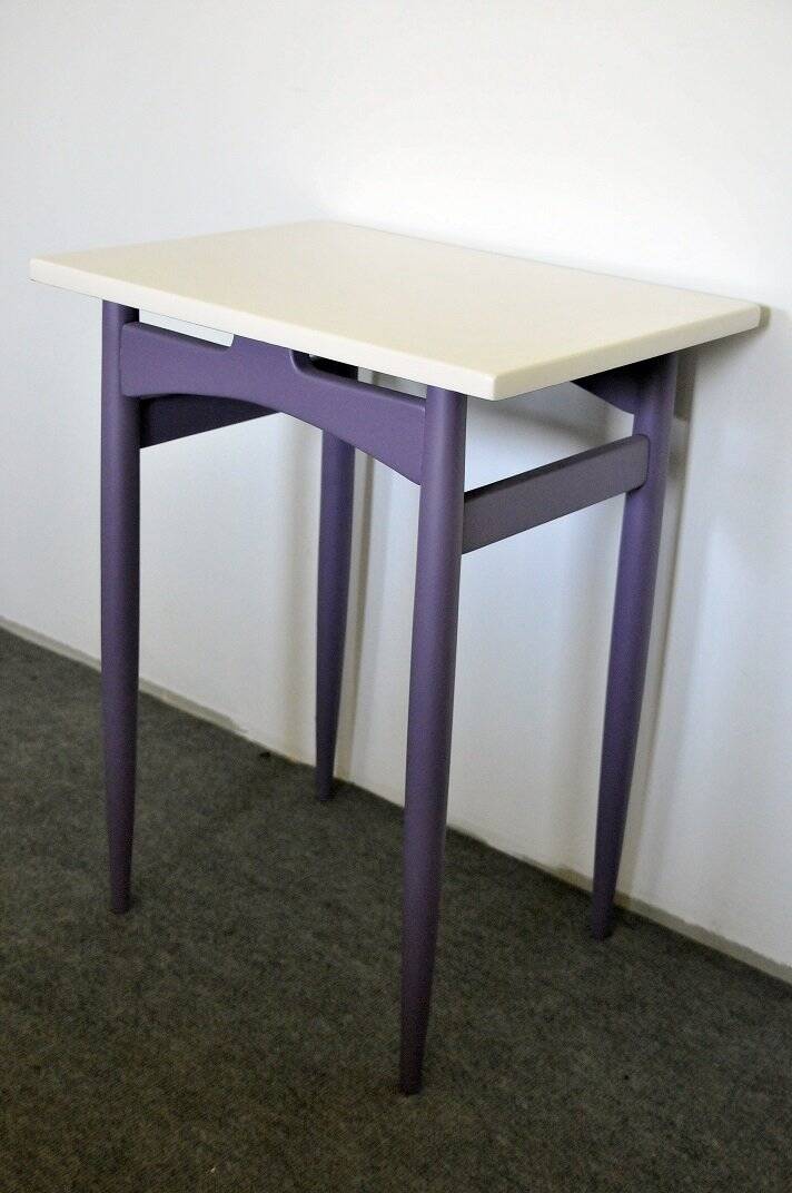 Beige and plum painted wood Thonet-style side table, 1940s.