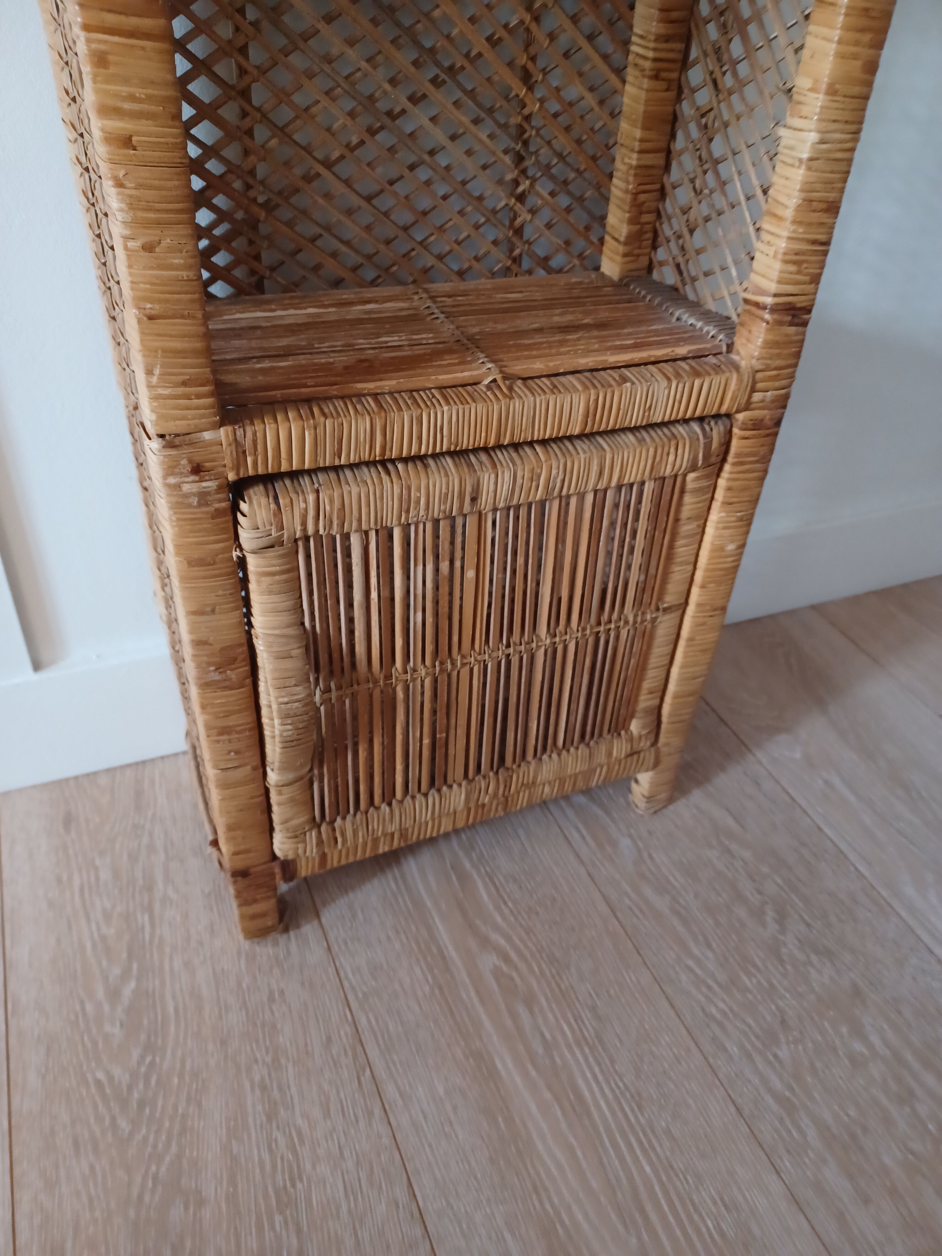 Rattan shelf vintage peacock style