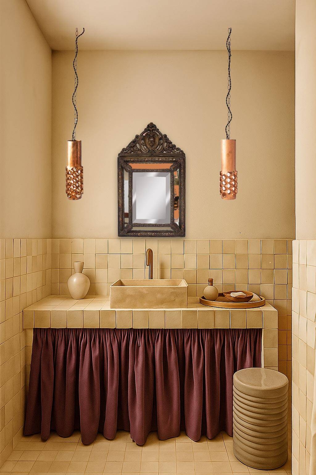 Ancien miroir français en laiton repoussé avec fronton XIXe siècle (56 cm)