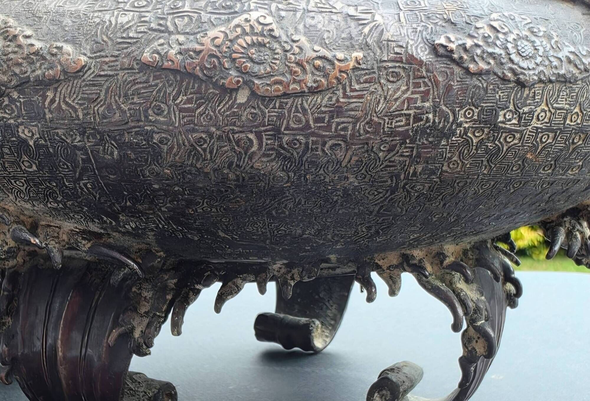 Dragon basin - large planter - in bronze, Meiji period