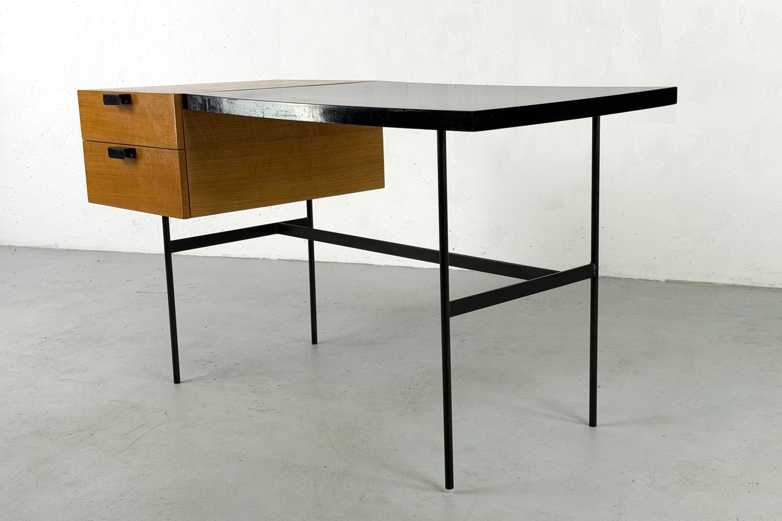 Desk CM141 by Pierre Paulin for Thonet – 1954