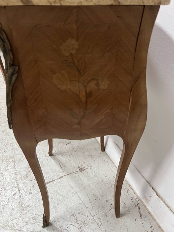 Paire de petites commode marquetées de style Louis XV  / XX siècle