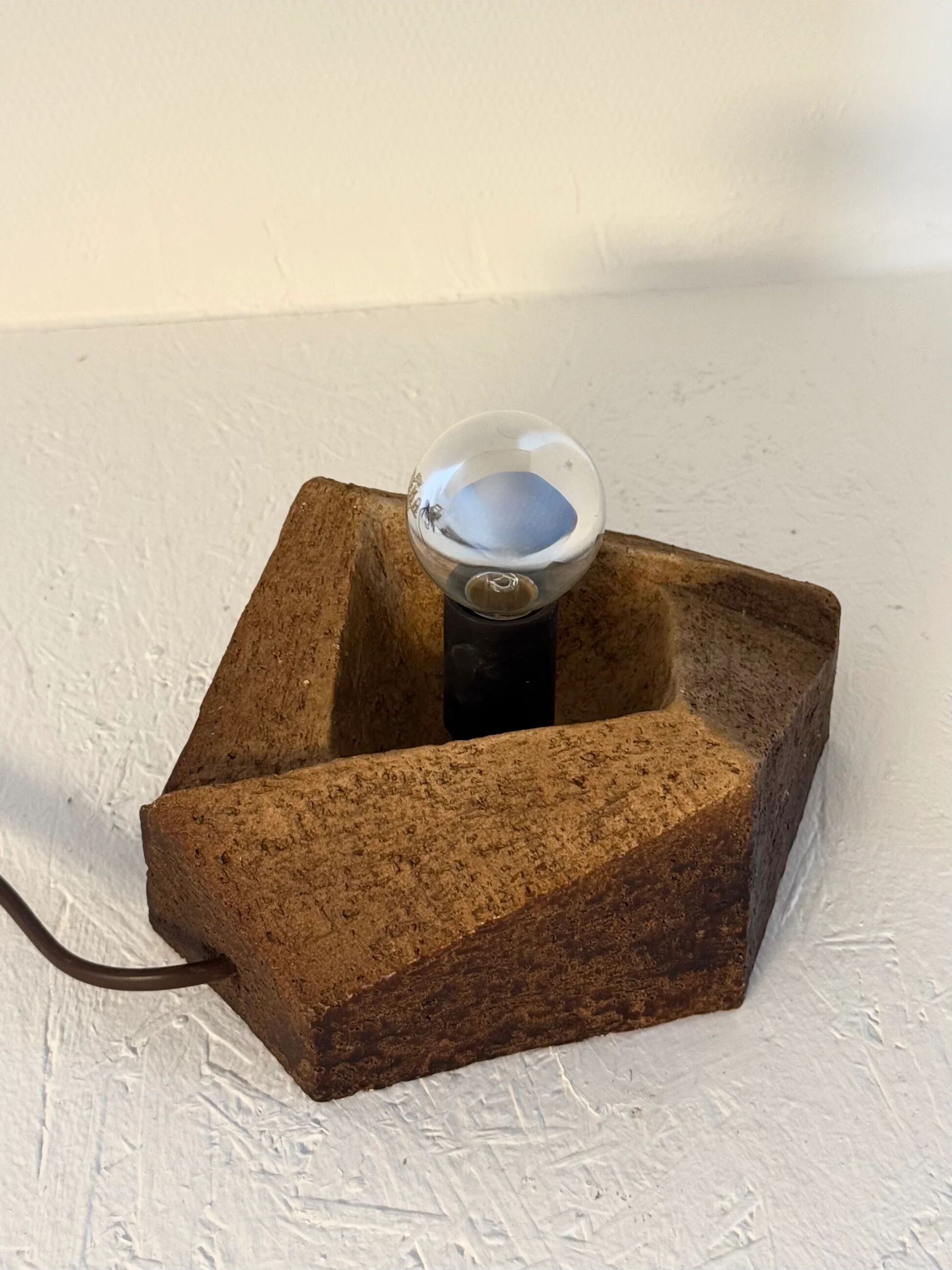 Lampe murale en céramique vintage brutaliste