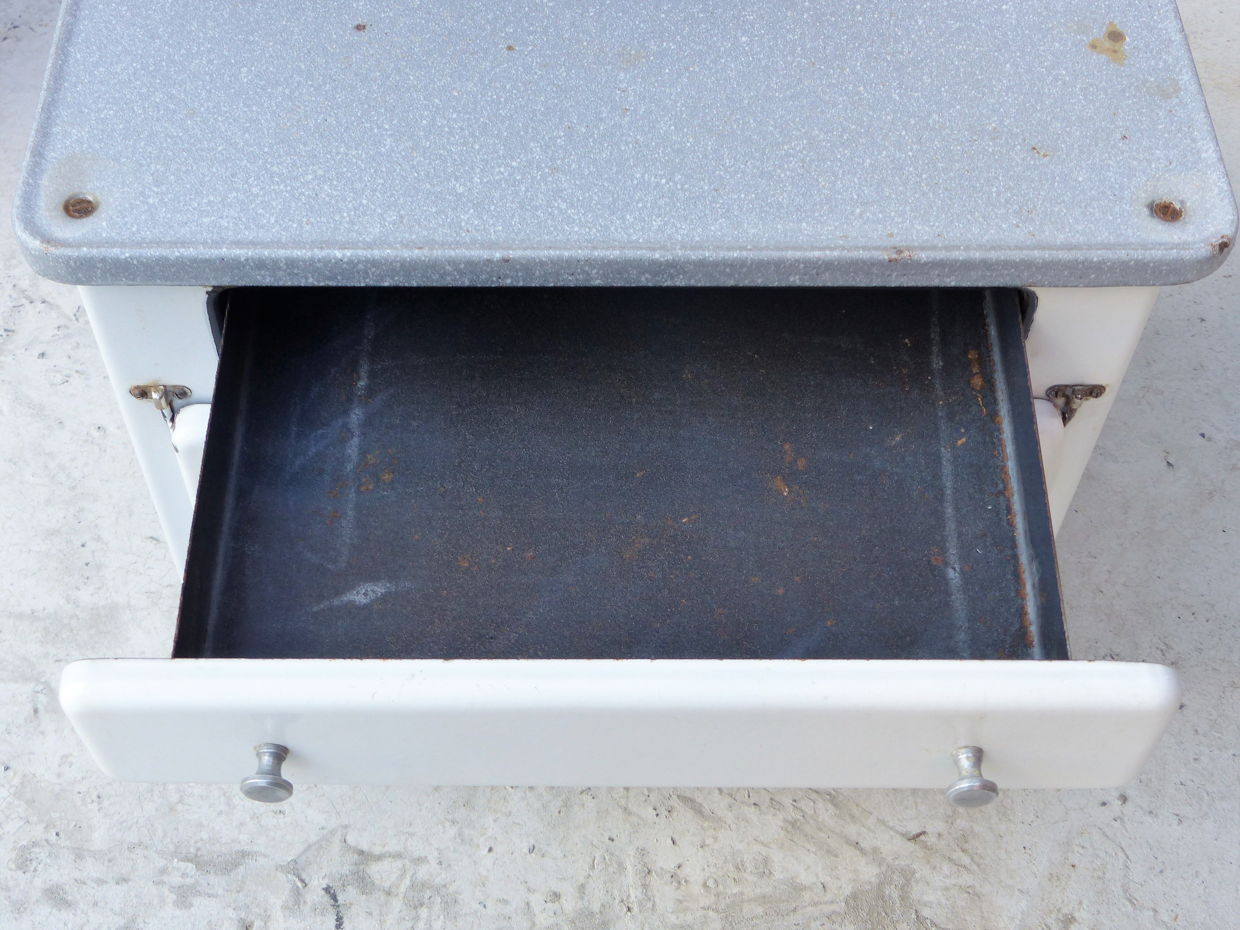 Becuwe Paris enamelled sheet furniture