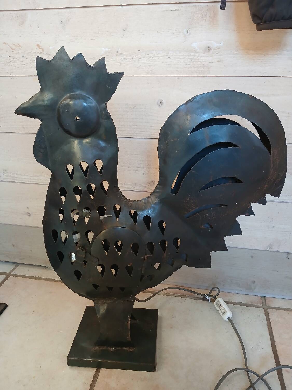 Wrought iron table lamp/rooster
