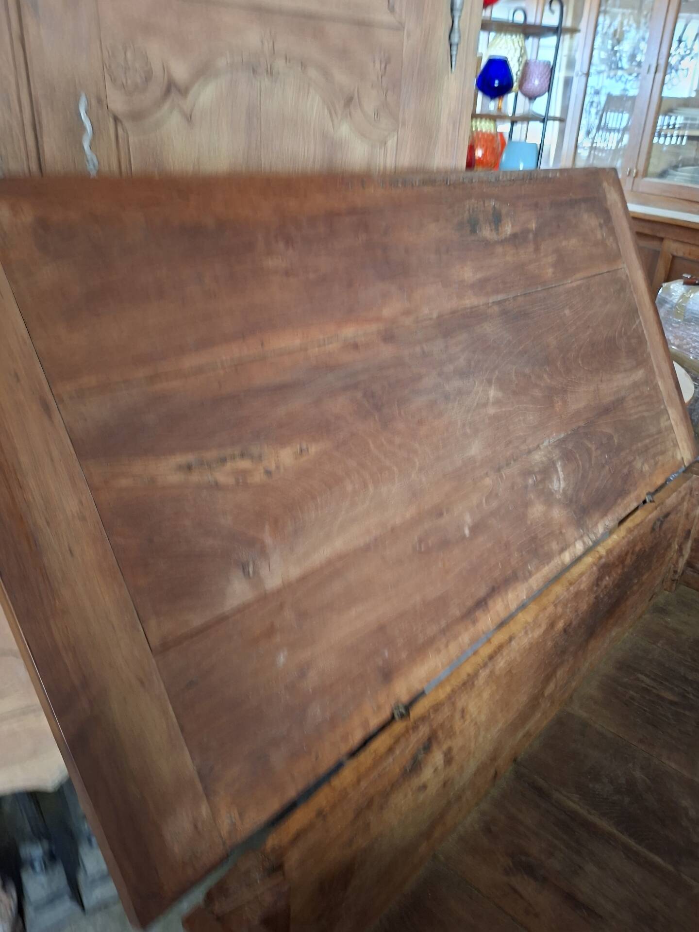 Louis Philippe 19th-century chest of drawers in solid walnut.