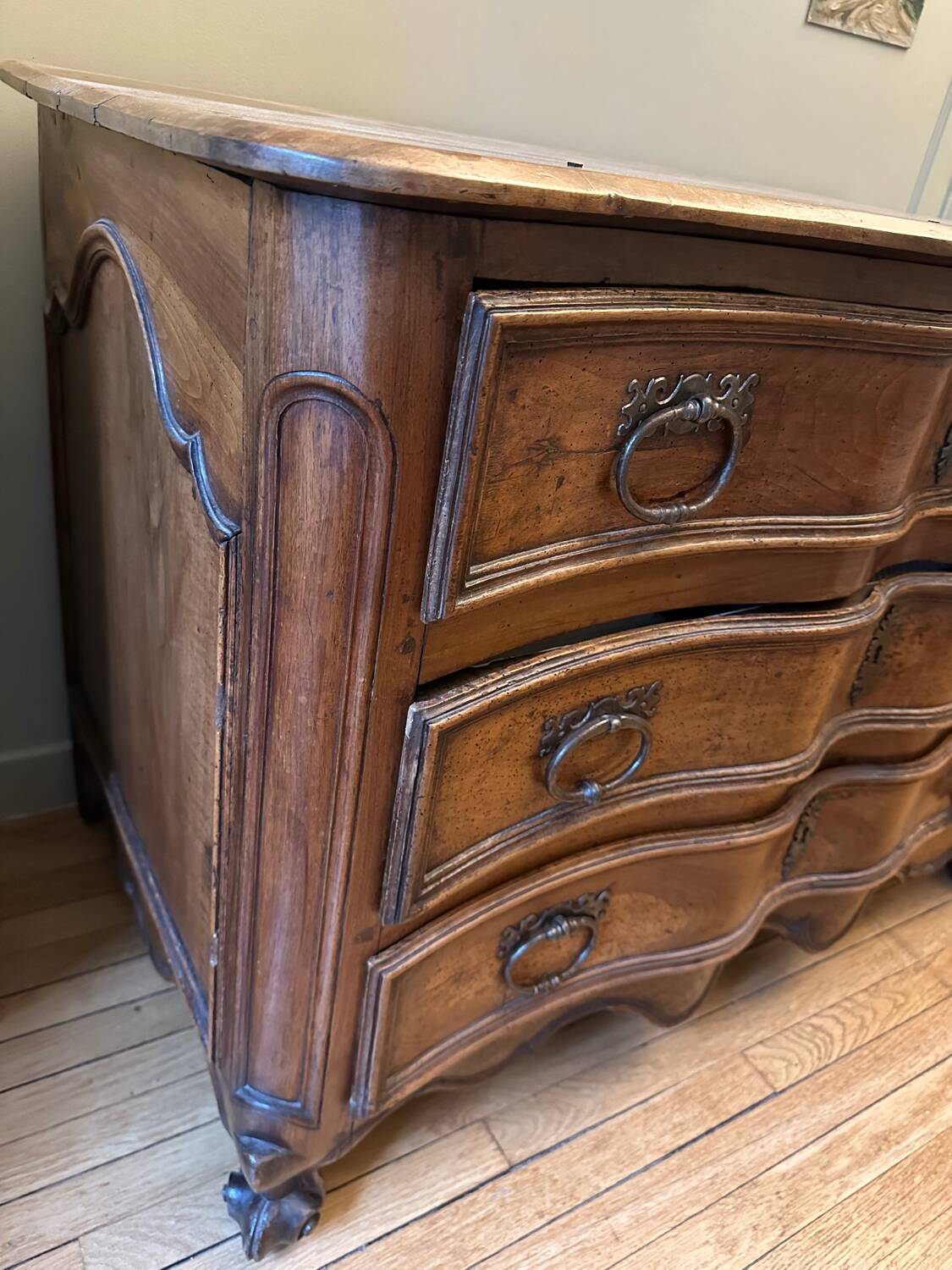 18th century walnut chest of drawers
