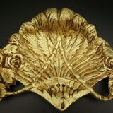 Grand fronton aux plumes de paon, style Louis XVI, du XIXe