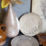 Duo of ceramic plates decorated with vintage foliage
